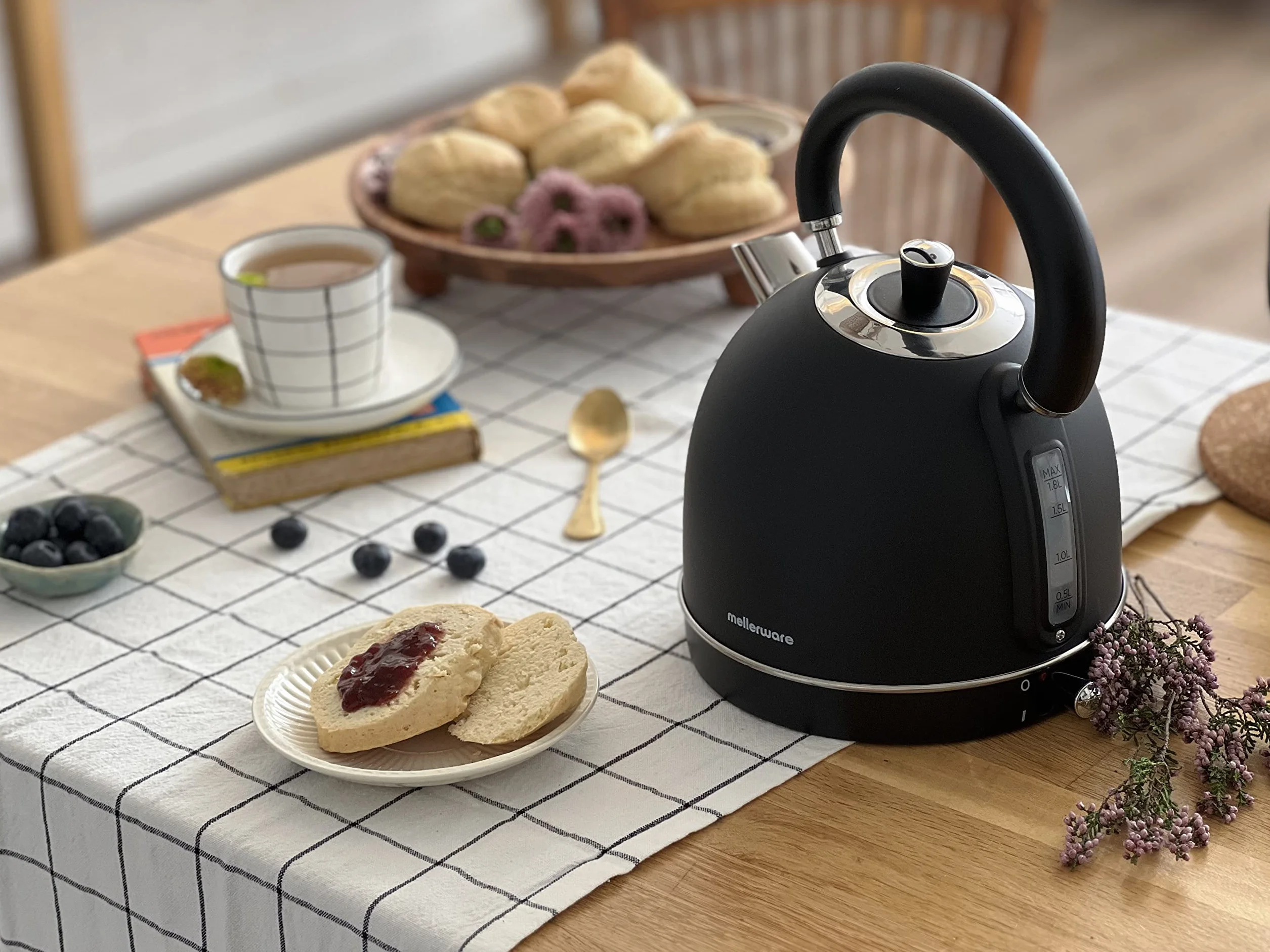 Mellerware - Czajnik elektryczny Inox Spring! 2200W | Wskaźnik poziomu wody | 0-100 ° C Szybkie nagrzewanie <3 min 1.8L | Baza 360º | Bez BPA | Elegancki zestaw do herbaty | Czarny