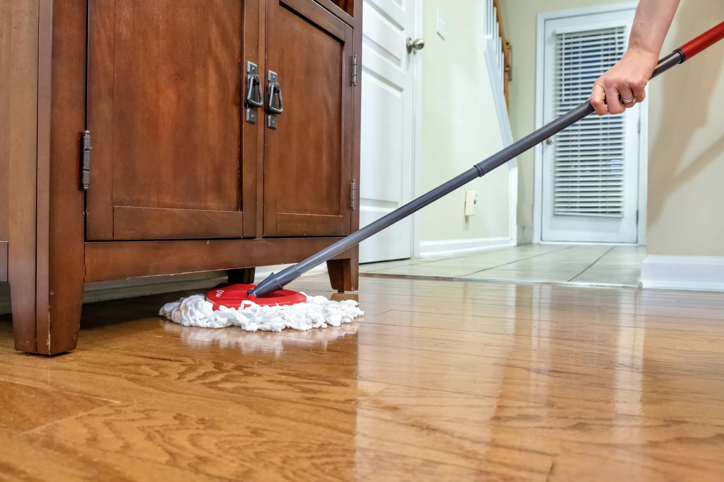 O-Cedar EasyWring Spin Mop z Mikrofibry, Czerwony/Szary z Dodatkowym Uzupełnieniem