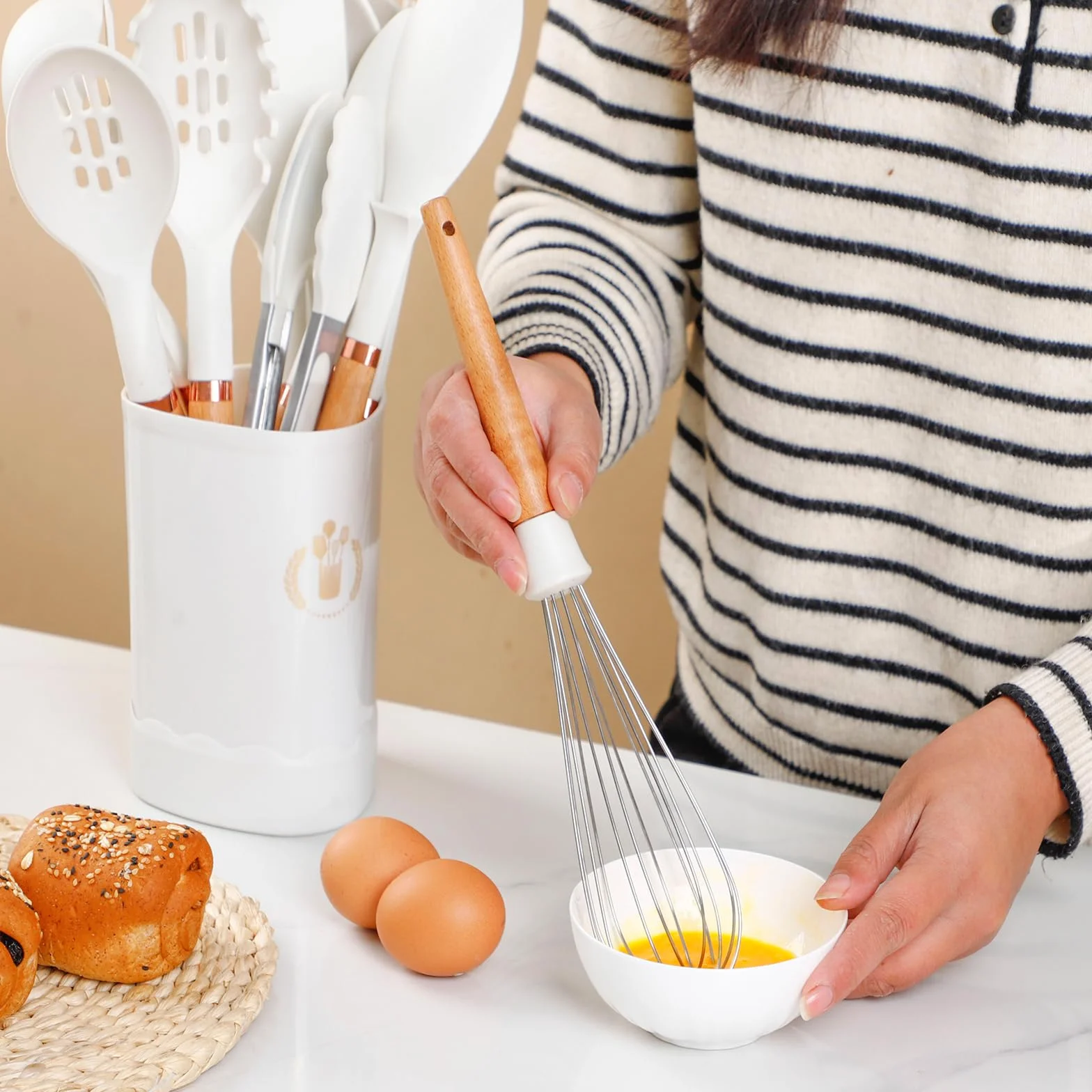 13-częściowy zestaw przyborów silikonowych, drewniany uchwyt, nieprzywierające naczynia kuchenne, nadają się do mycia w zmywarce, nie zawierają BPA, odporne na wysokie temperatury (230°C
