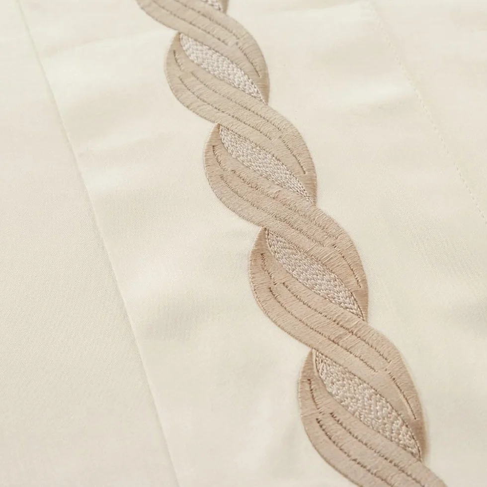 COTTON ARTean Zestaw pościeli 200 Saten 300 Nici OLARIZU Beżowy | Zawiera 4 części: blat, regulowane gumki, 2 poszewki na poduszki. Certyfikat Oeko-Tex