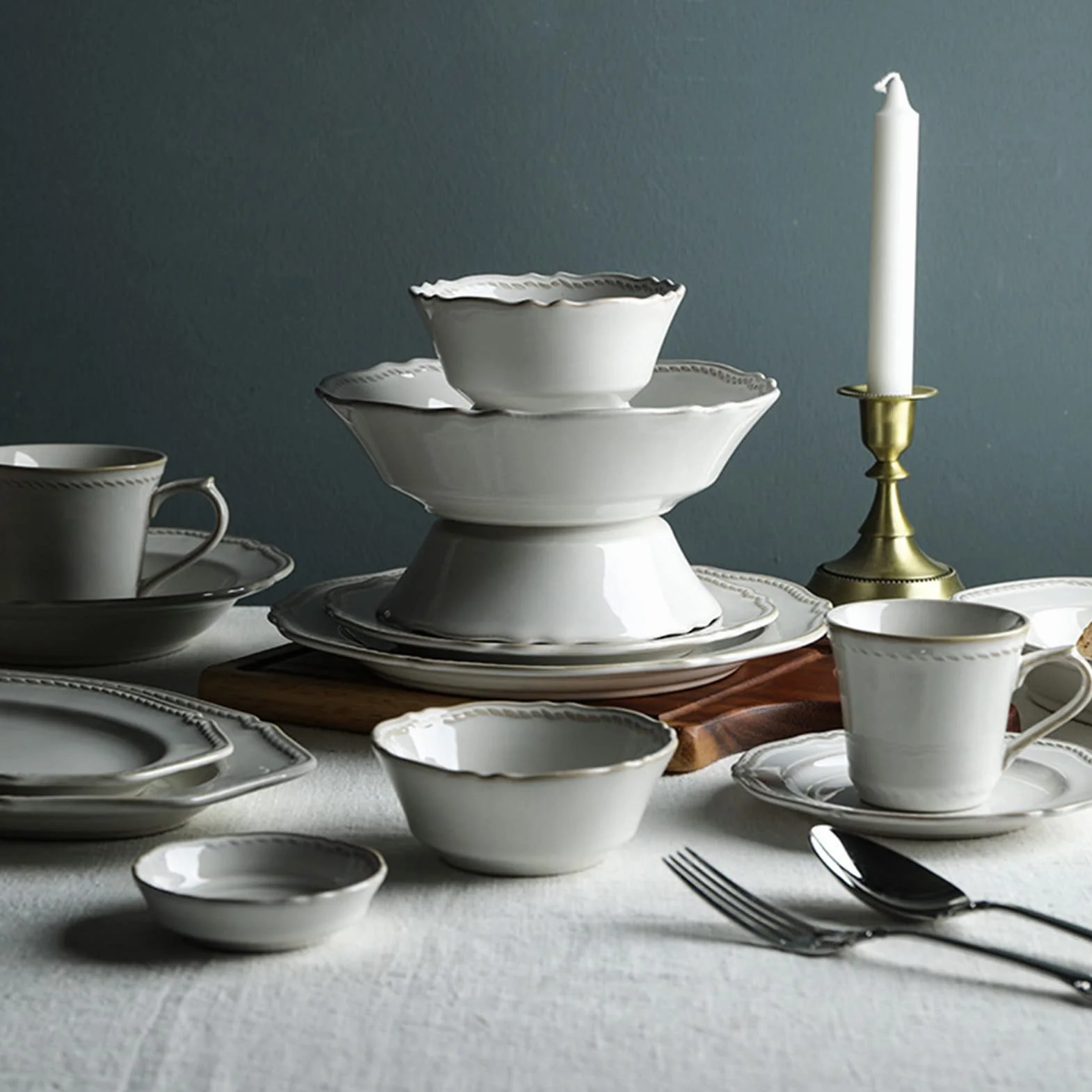 32-częściowy porcelanowy zestaw zastawy stołowej w stylu pałacowym eleganckie talerze kuchenne i miski kompletny ceramiczny zestaw do jadalni do domu stylowa zastawa stołowa do rozrywki i codziennego