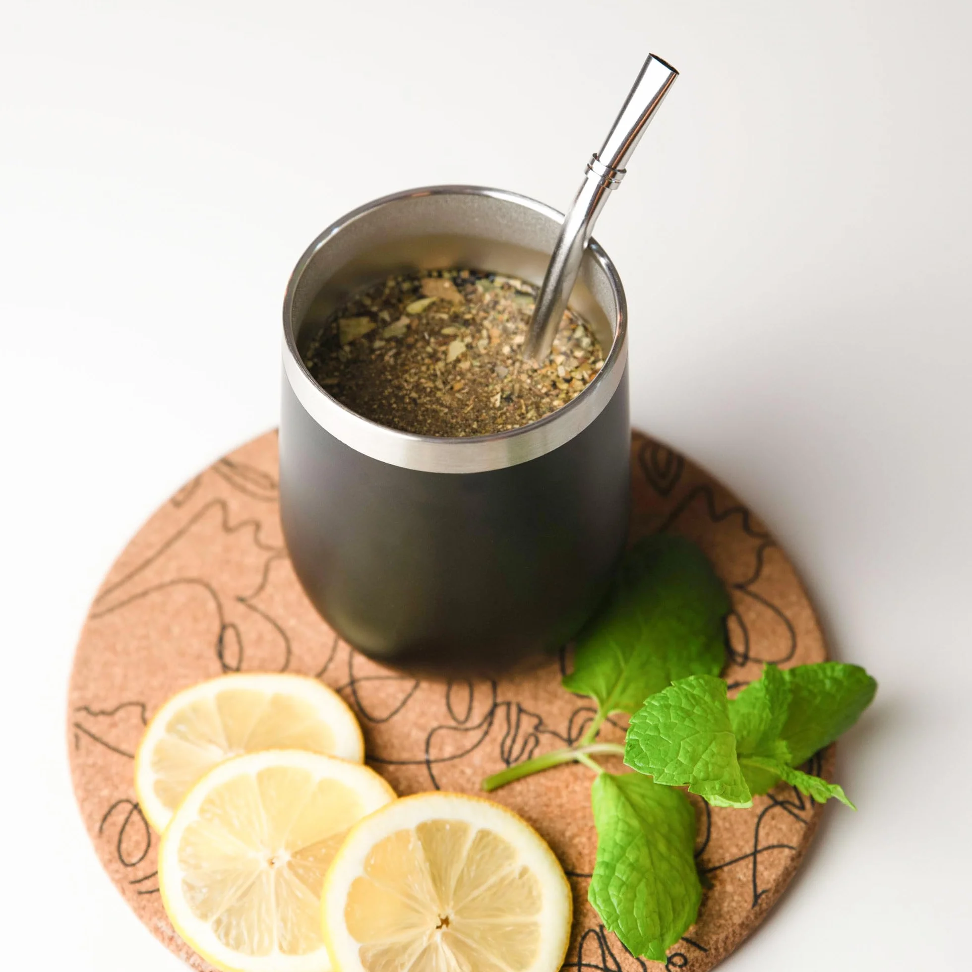 Aquafloow Kubek do Yerba Mate 350 ml + 2 Stalowe Słomki, Kubek z Podwójnymi Ściankami do Yerba Mate | Pokrywka Wolna od BPA, Zestaw do Herbaty ze Stali Nierdzewnej do Mate, Yerba – Czarny