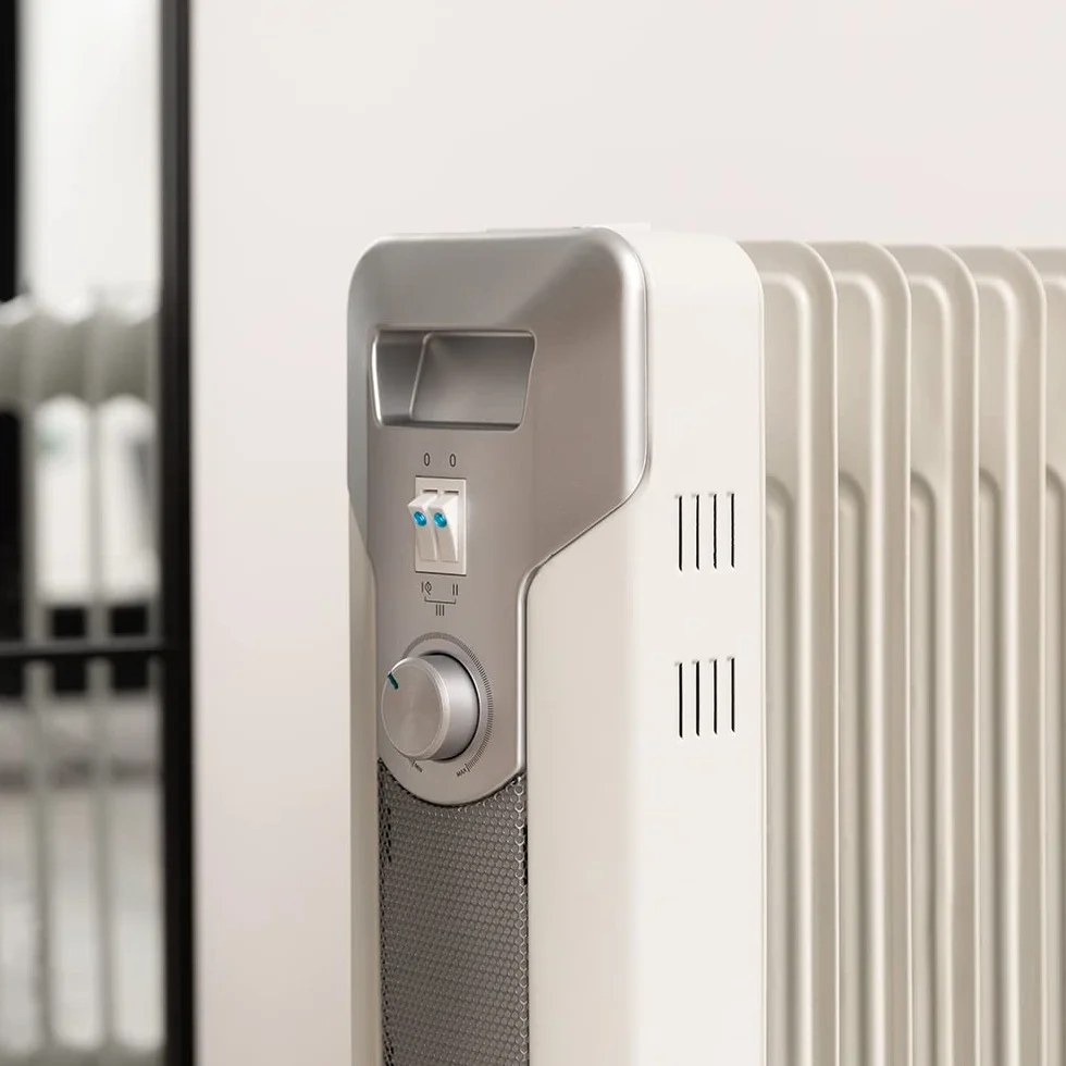 Cecotec Elektryczny grzejnik olejowy ReadyWarm 11000 Space. 11 modułów, niskie zużycie, 2500 W, 3 poziomy, uchwyt kablowy, system bezpieczeństwa, koła, 25 m2