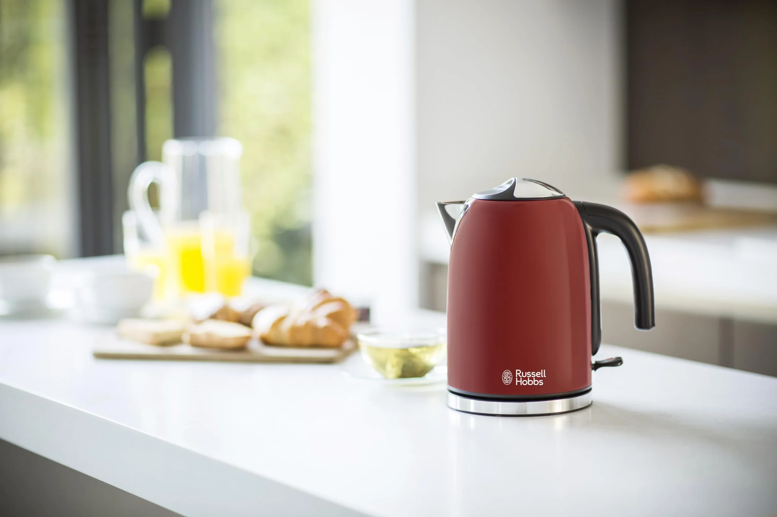 Russell Hobbs czajnik elektryczny, markery szybkiego gotowania, wymienny filtr antywapienny, kontroler strix KEAI, pojemność 1,7l, moc 2200W, stal nierdzewna, czerwony, Colours+ 20412-70