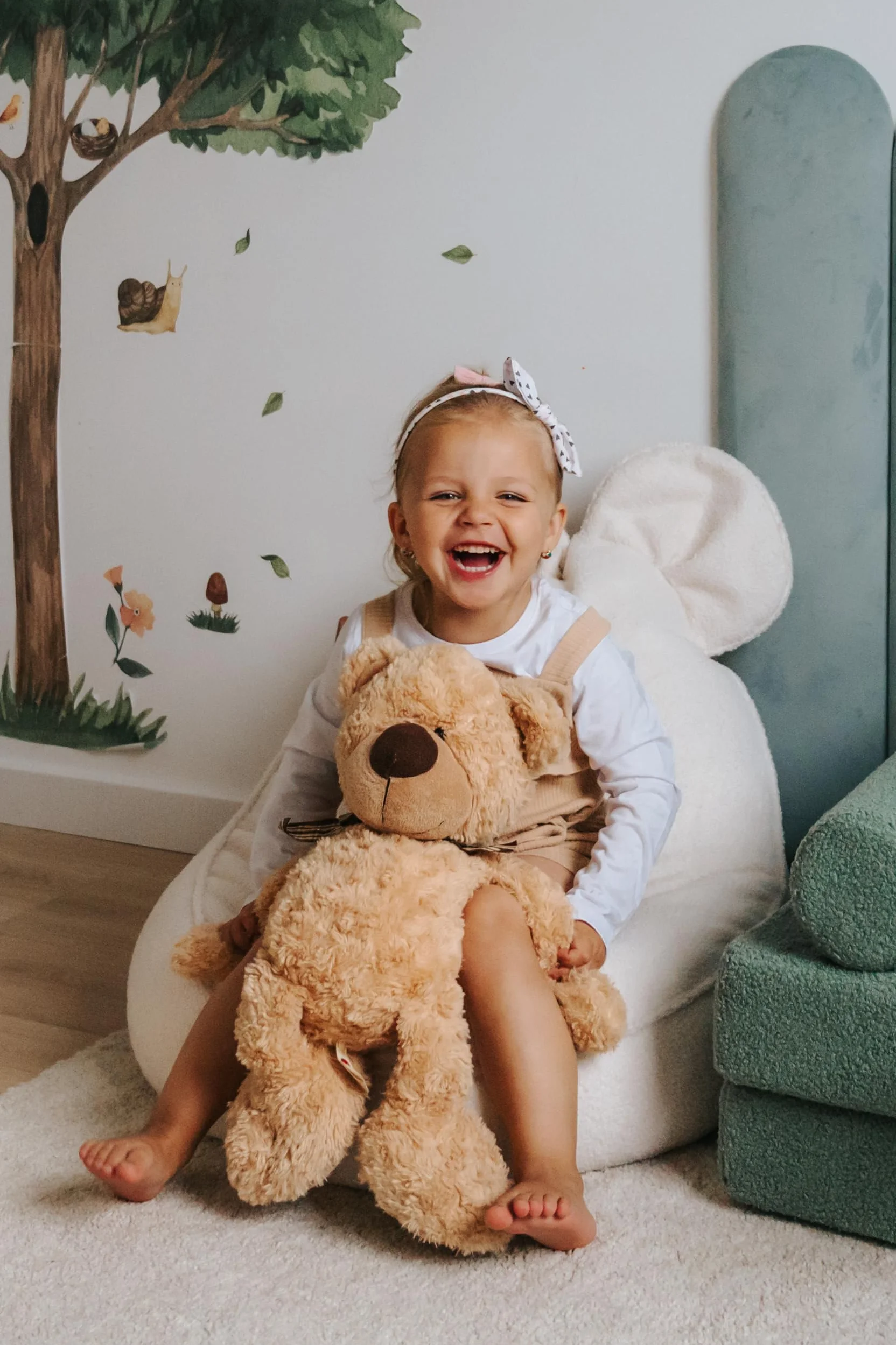 Gutekissen® Kinder Sitzsack „Miki” z usszami – Wygodny, dywan stolarski Montessori do pokoju dziecięcego (szary, 68/68/50 z usszami)