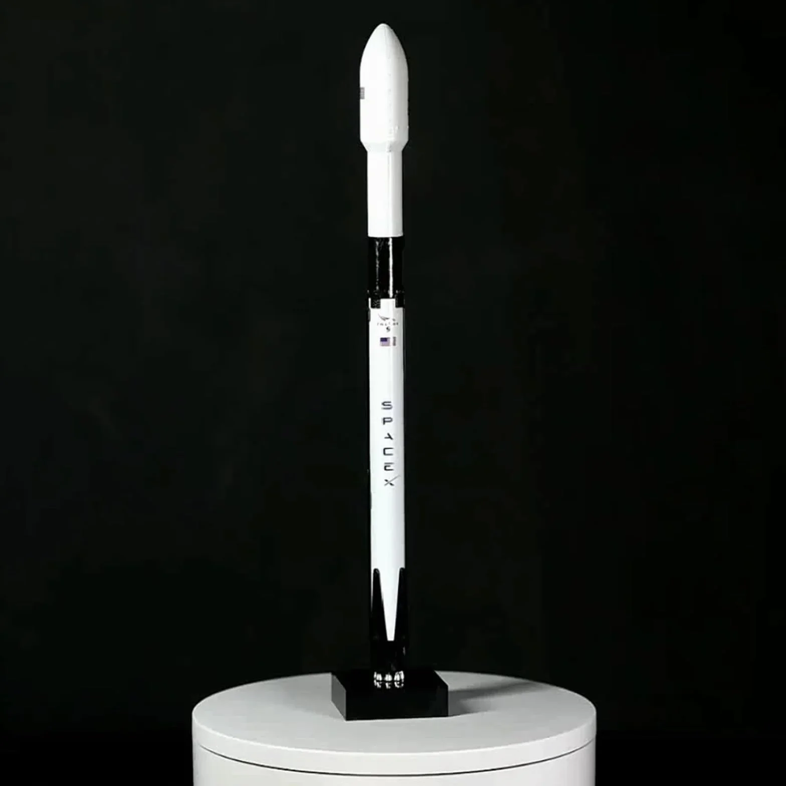 SpaceX Model Falcon 9 Block 5 Rocket Model Metal Diecast Home Desktop Office Ozdoby Dropshipping Mężczyźni Prezent