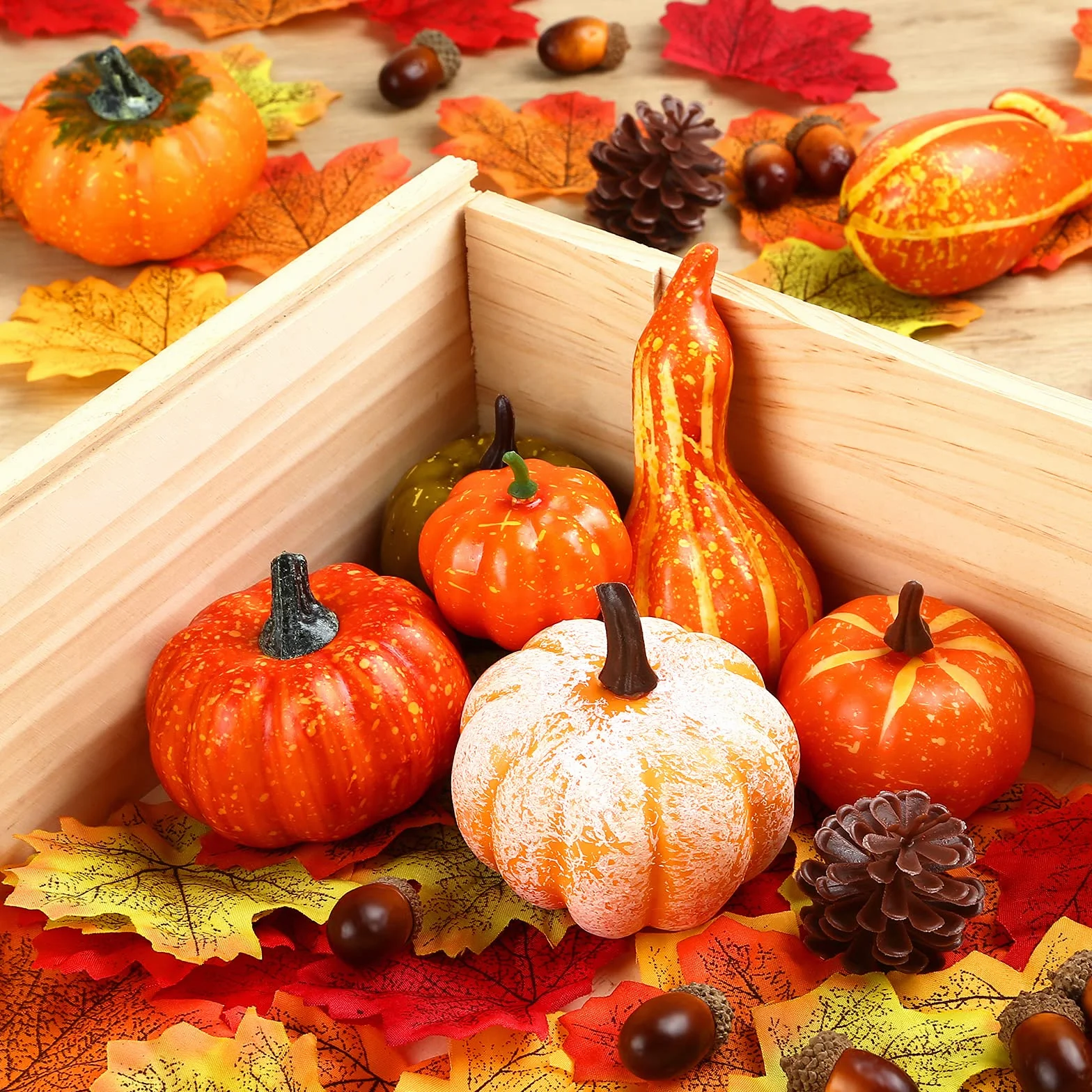 Zestaw dekoracji jesiennych, Kesote 120 szt. sztuczna dynia liść klonu dziękczynienia dekoracja stołu na Halloween, szyszki jodłowe
