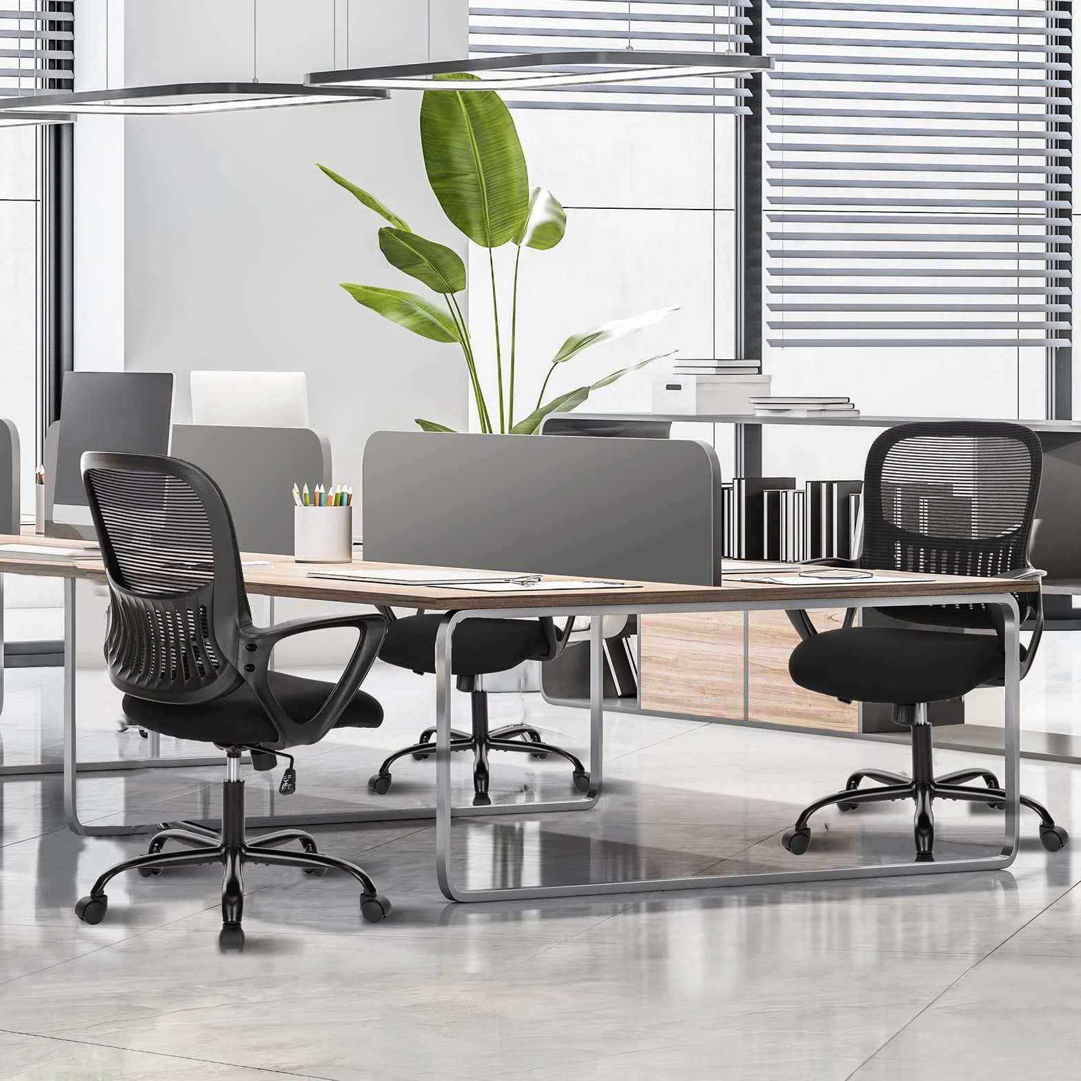 Sweetcrispy Krzesło biurowe, stolik komputerowy, fotel szefa kierowcy, ergonomiczny wózek inwalidzki z siatką Mid-Back z kółkami, wygodne podparcie okolic lędźwiowych, wygodne podłokietniki do domu,