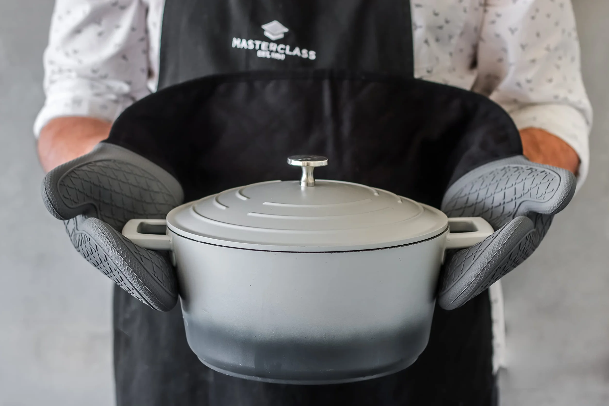 MasterClass Naczynie żaroodporne z pokrywką, duże 5 l/28 cm, lekkie odlewane aluminium, nadaje się do kuchenek indukcyjnych i piekarników, szare ombre