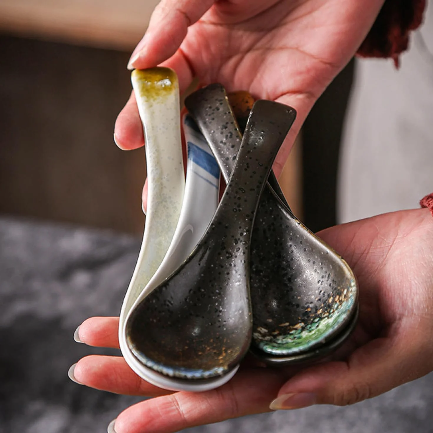 5 sztuk ceramicznych łyżek, retro chińskie łyżki do zupy ramen japońskie łyżki do zupy, azjatycki ramen makaron sztućce, sztućce do gospodarstwa domowego, łyżka do zupy (czarne)