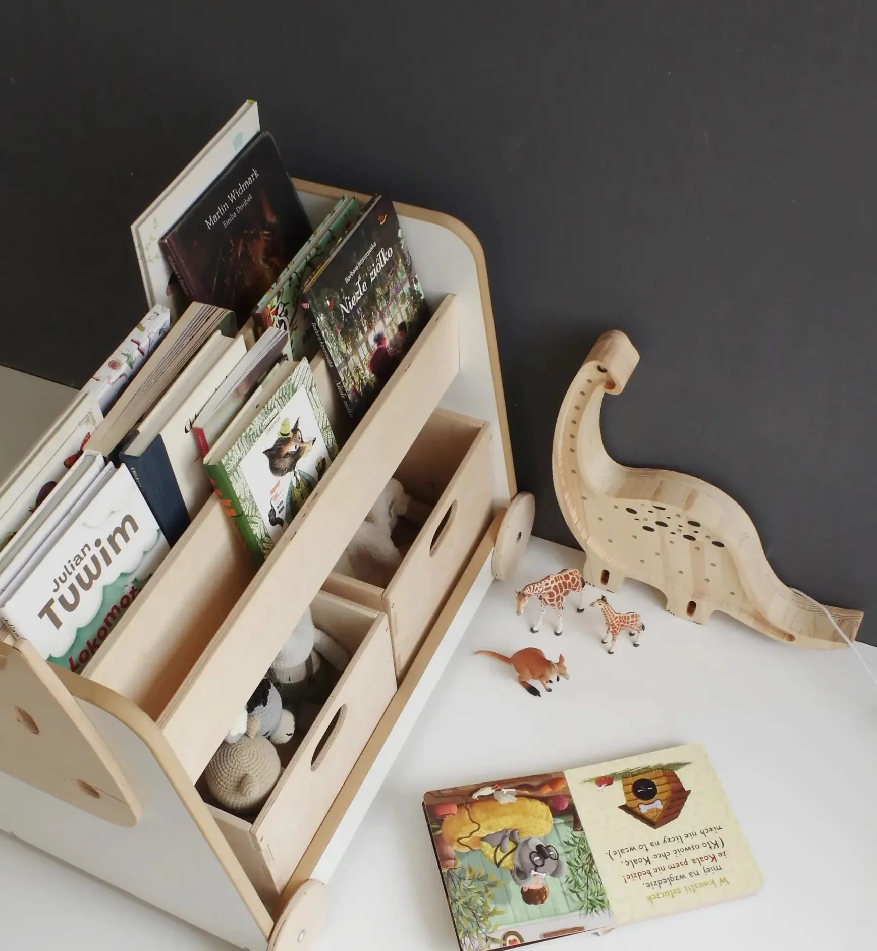 Babywood Regał na książki na kółkach | bezpieczny regał na książki dla dzieci | regał na książki Montessori | regał na książki magazynowe