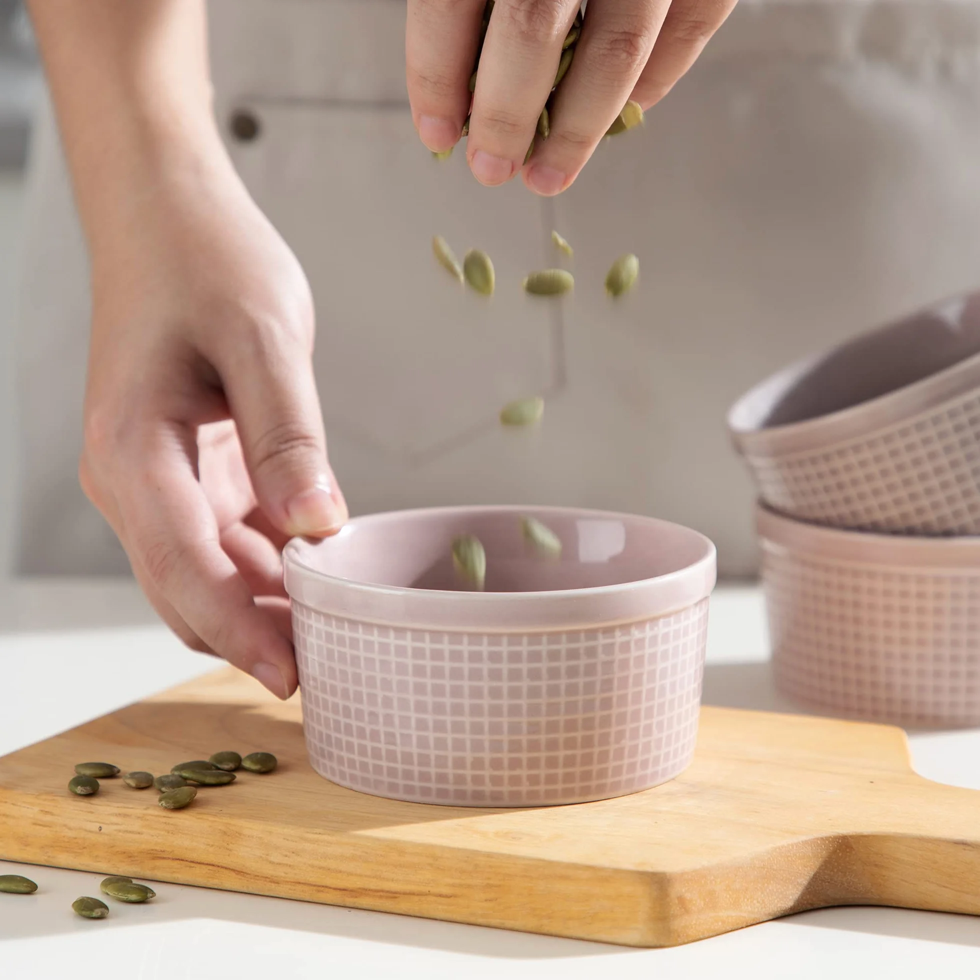 vancasso, Ceramiczne 4'' (10 cm) Ramekins zestaw 6, seria Karo - klasyczne dania sufflé Crème Brûlée naczynie do ciast, czekoladek, myszy, puddingów - wszechstronne naczynie do serwowania oliwek, orzechów, dipów.
