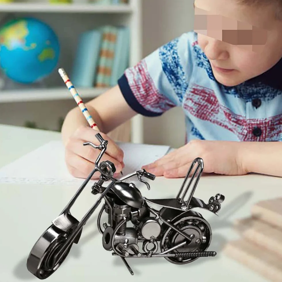 Maigendoo Model motocykla dekoracja silnika sztuka vintage metal motocykl prezenty dla rowerzystów dekoracja biurka do domu ozdoby ręcznie wykonany prezent urodzinowy dla chłopców dziewcząt miłośników