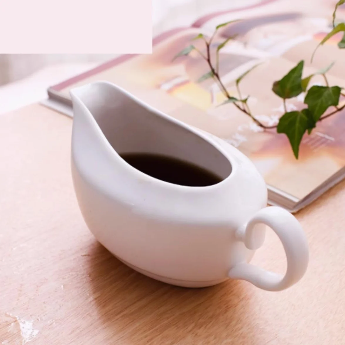 Ceramiczna łódka do sosu do steków, kubek do sosu w stylu zachodnim, europejski dzbanek na mleko, idealna do pieczenia, elegancka zastawa stołowa do sosów i przypraw
