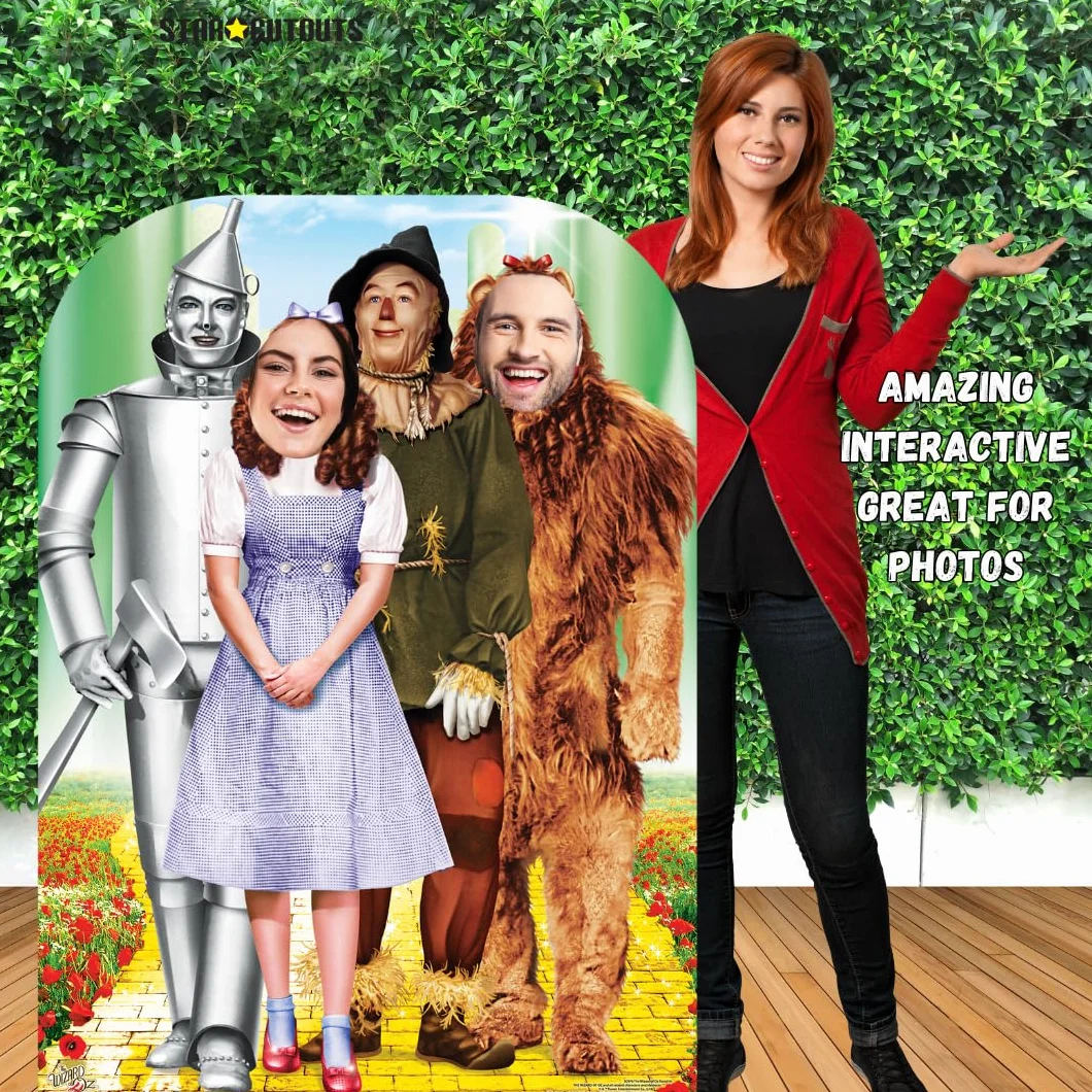 Star Cutouts Ltd Wizard of OZ Stand -in szmaragdowe miasto Life rozmiar karton wycięty z mini blatem, wielokolorowy, 130 x 95 x 130 cm