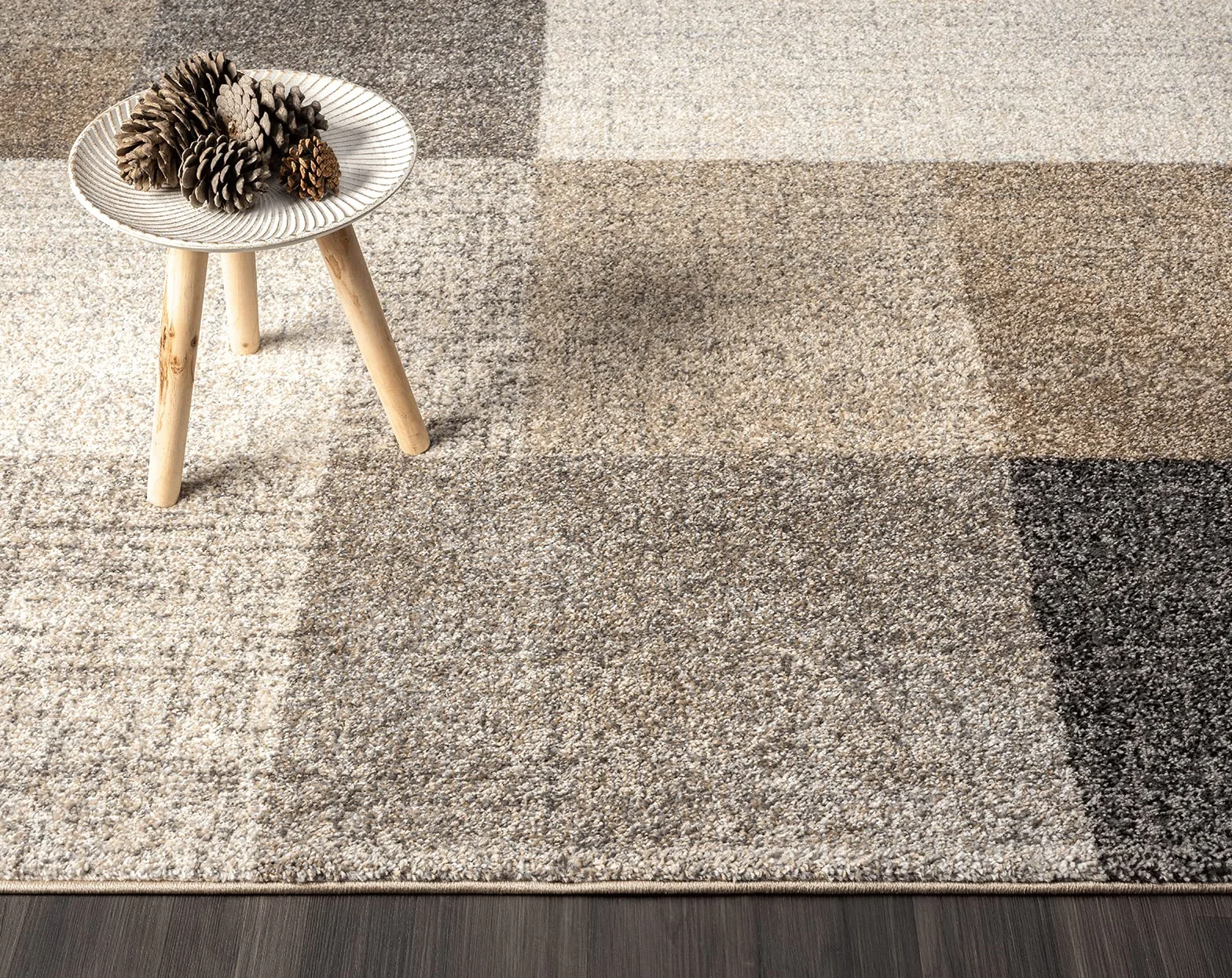 the carpet Dywan Pearl, nowoczesny, z krótkim włosiem, do salonu, sypialni, cięcie konturowe, geometryczny wzór, w kratę, kolor beżowy, 140 x 200 cm