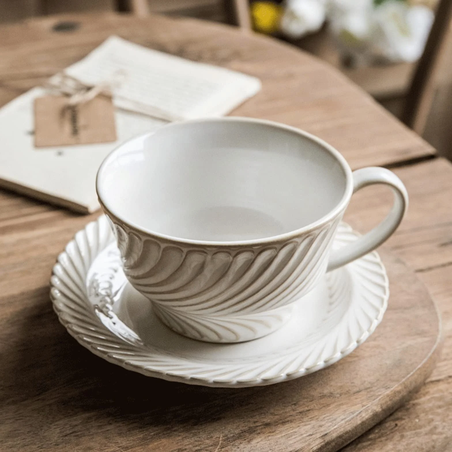 Nowoczesny styl 300 ml wykwintny zestaw filiżanek do kawy popołudniowa herbata ceramiczna gospodarstwo domowe do gorącej czekolady