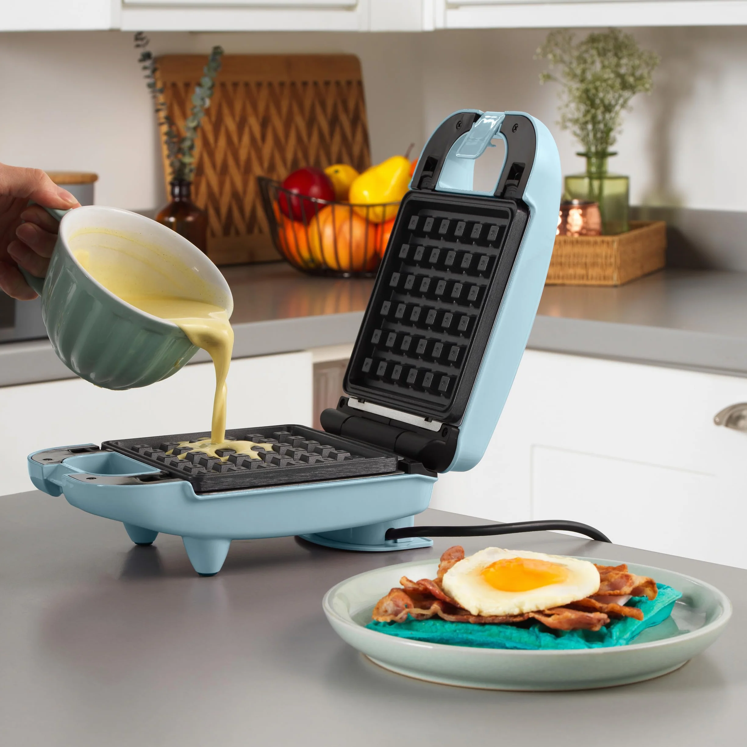 Giles & Posner 3-w-1 Mini Treat Maker – Paczki, Kulki Ciastowe, Gofrownica, Wyjmowane Nieprzywierajace Talerze Kuchenna, Latwe Czyszczenie, Kompaktowy, Wypieki dla Dzieci, Pastelowa Niebieska, 650 W