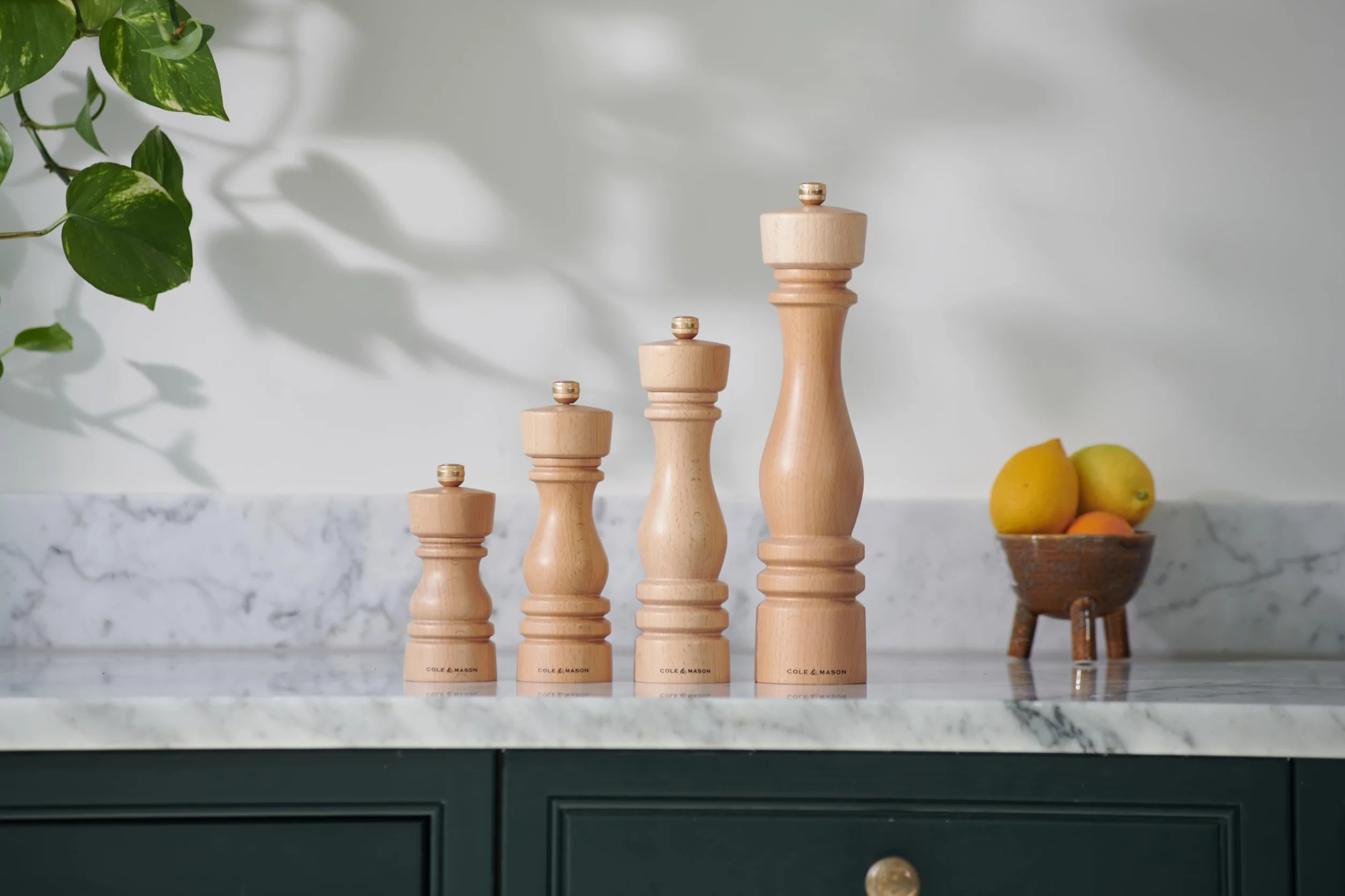 Cole & Mason London Zestaw młynków do soli i pieprzu z naturalnego buku, 220 mm, precyzyjne mechanizmy węglowe/ceramiczne, młynki do soli i pieprzu z regulowanym mieleniem, drewno bukowe, zestaw