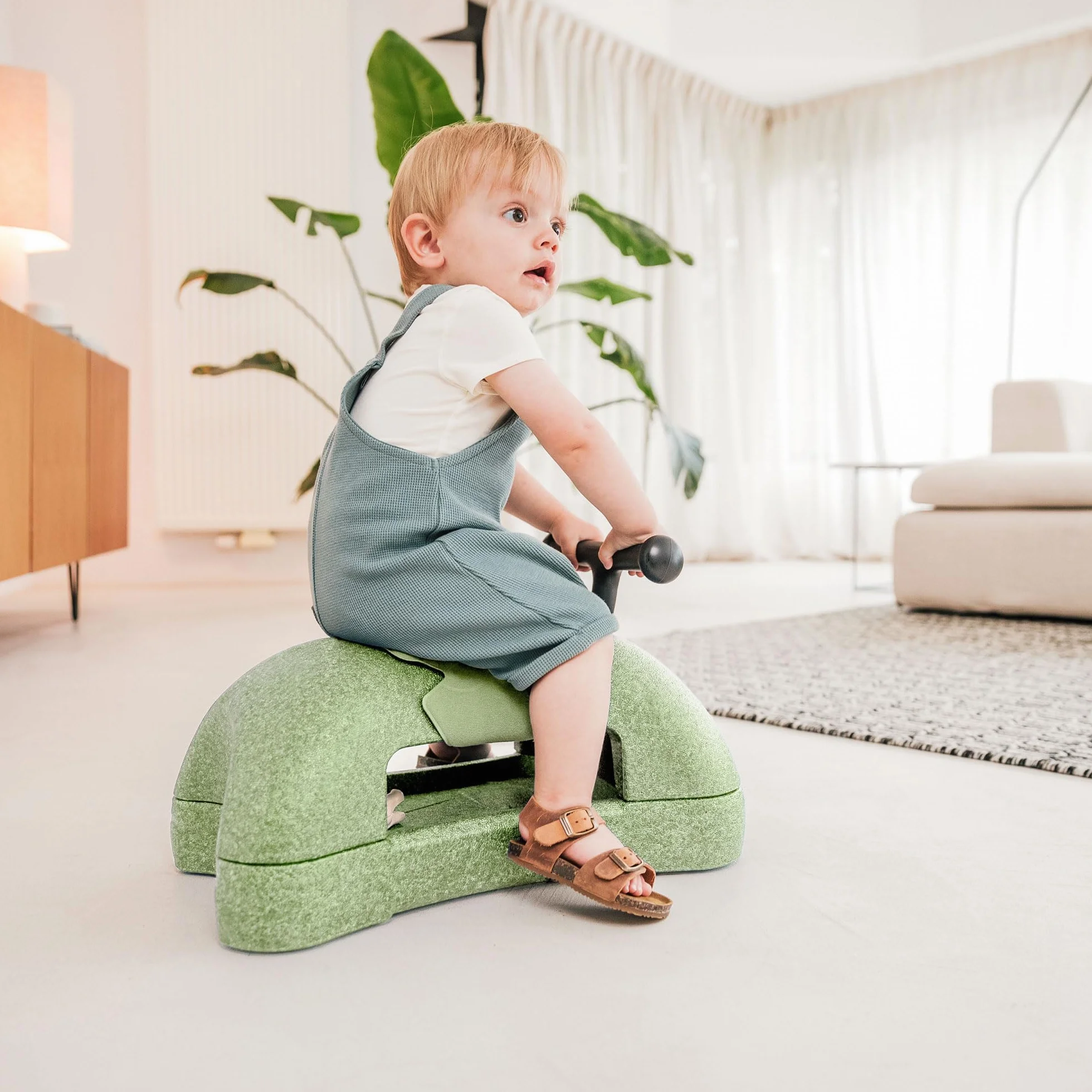Scoot & Ride My First 96616 ślizgacz 3 w 1 w kolorze oliwkowym, Baby Walker, Ride-On i Caster-Board, od 6 miesięcy do 20 kg