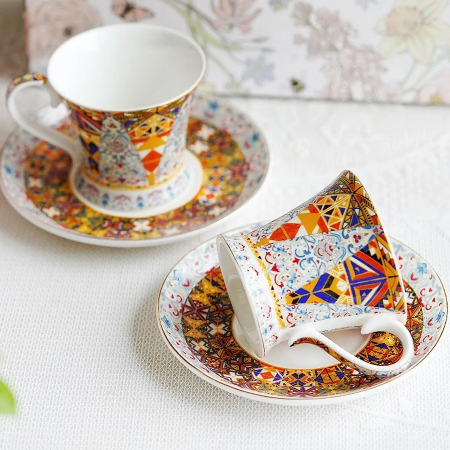 Wykwintne wysokiej jakości wykwintne kubki do kawy i spodki z porcelany kostnej zestaw vintage popołudniowa herbata zastawa stołowa talerze przekąski pudełko zestaw do domu biura
