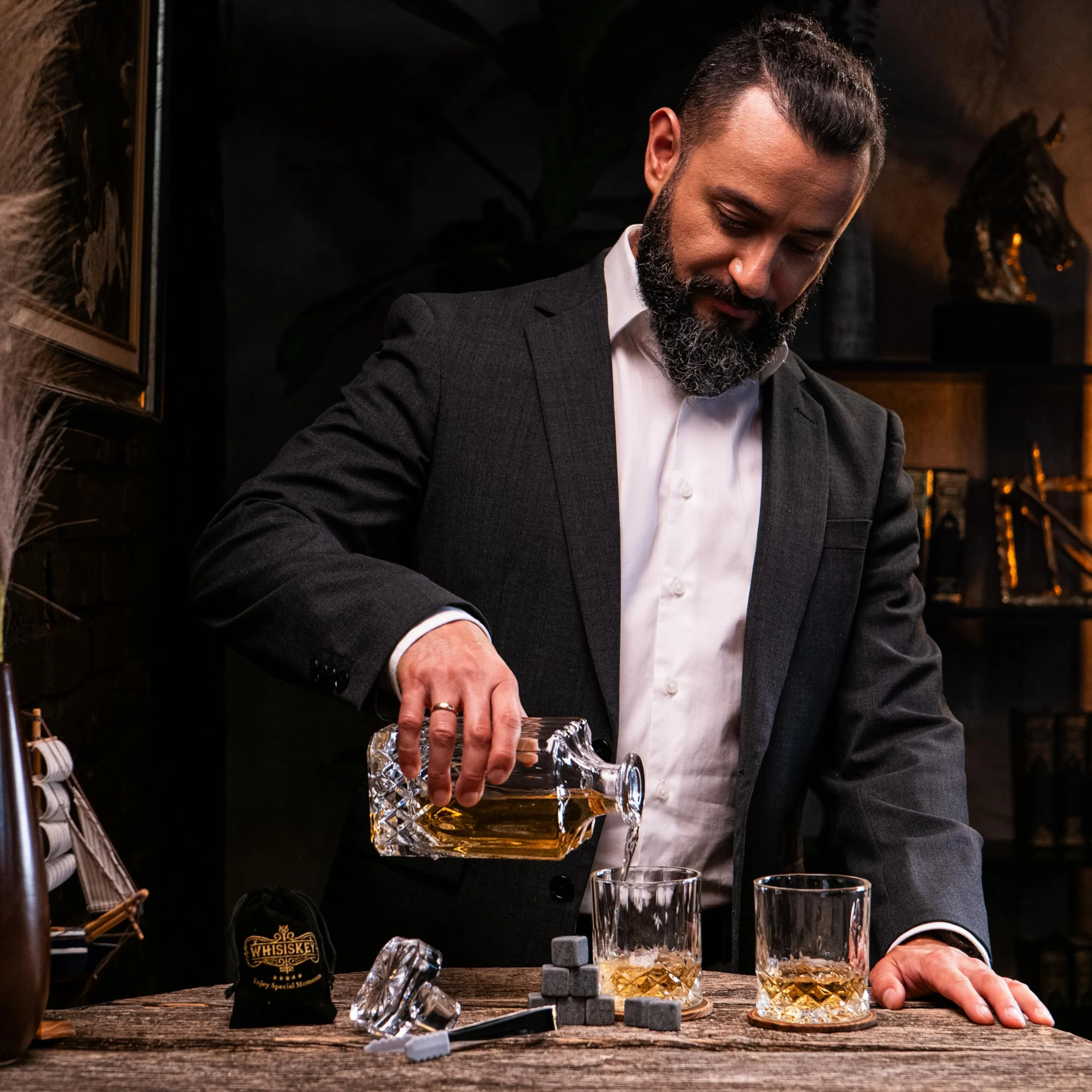 WHISISKEY Zestaw Szklanki do Whisky - Zestaw Prezentowy Whisky - Szklanek do Whiskey - Prezenty dla Mężczyzn - Pudełko Prezentowe, 2 Szklanki na Whisky 310ML, 8 Kamienie do Whisky, Akcesoria