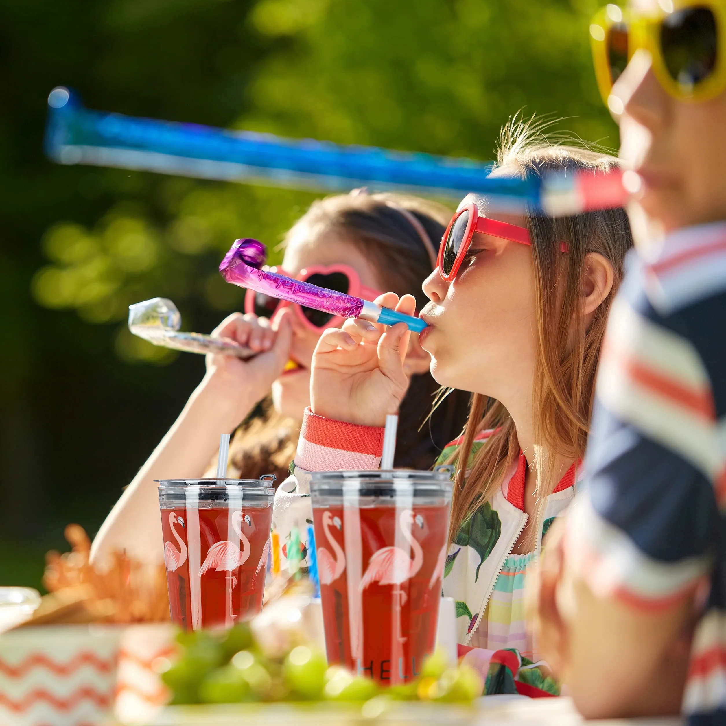 Relaxdays Szklane kubki z pokrywką i słomką, zestaw 4 szklanek do flaminga, 450 ml, nadają się do mycia w zmywarce, przezroczyste