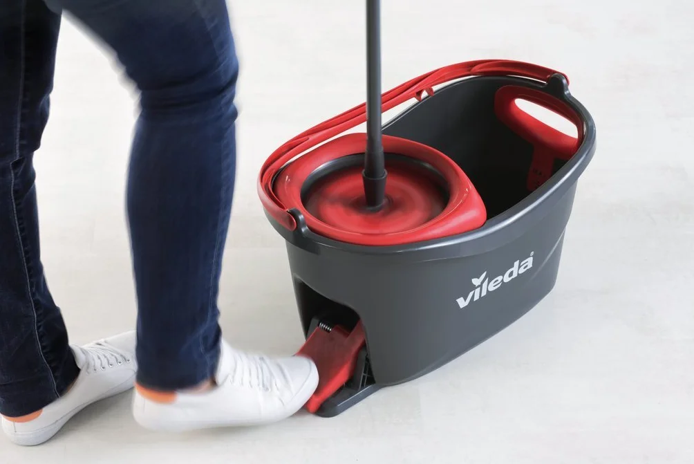 Vileda Easy Wring/Clean Turbo Zestaw Miotły z Wiadrem + 2 Wkłady, Szary/Czerwony, 45 x 27 x 27 cm