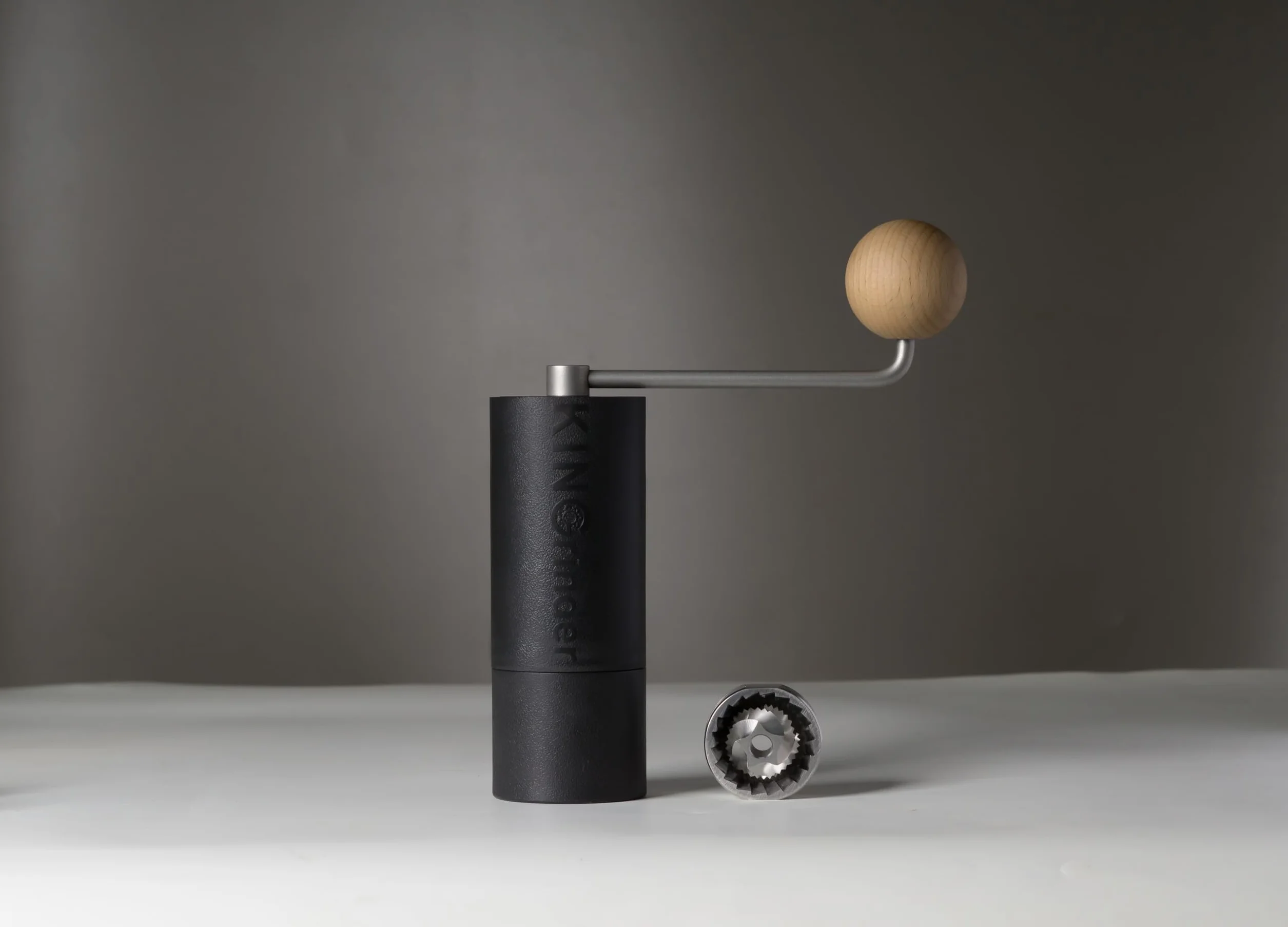KINGrinder P0 lekki ręczny młynek do kawy do dzbanka Moka, aeropress, French Press, kroplówka ze spójnością montażową, stożkowy młynek ze stali nierdzewnej, pojemność 20g