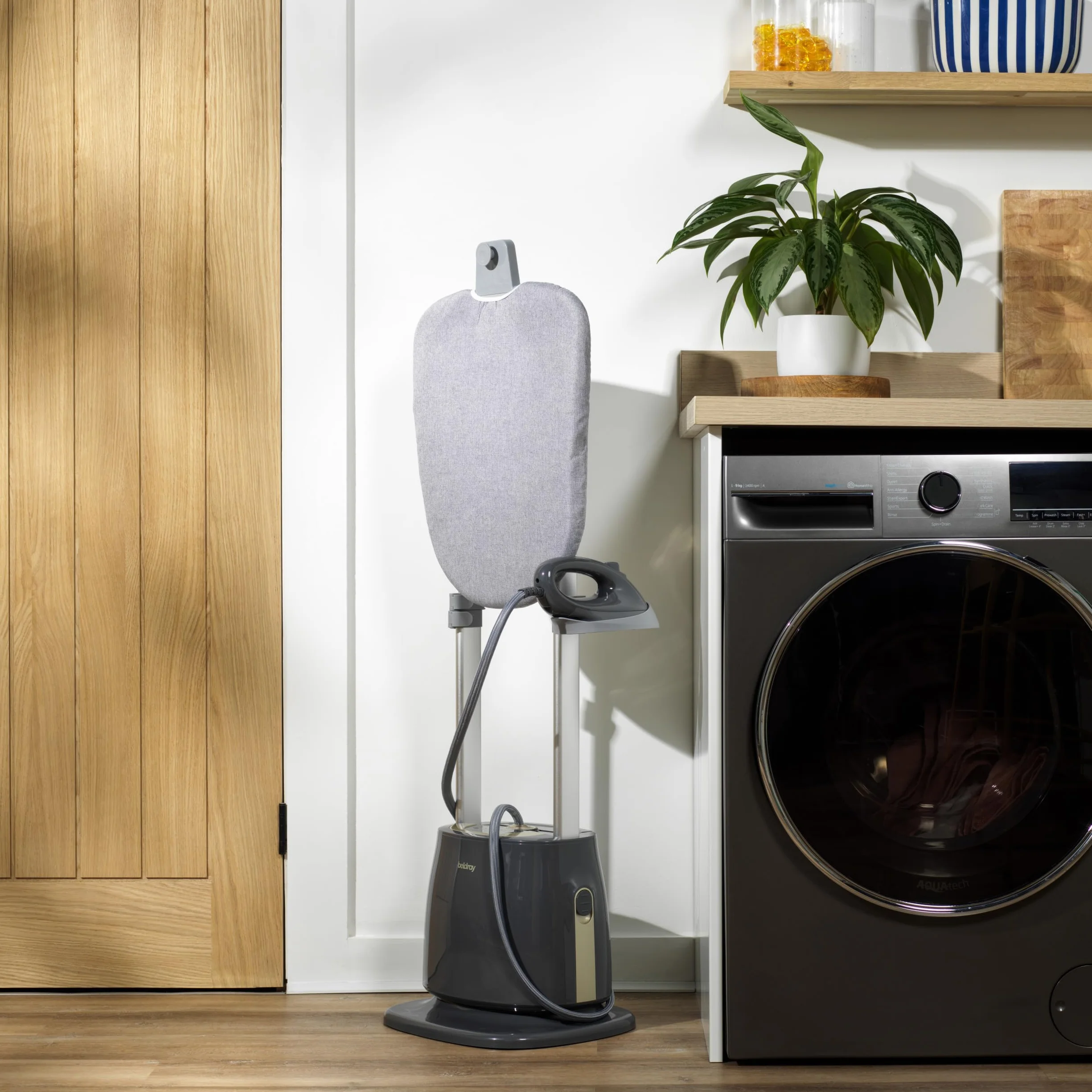 Beldray Pionowy parowar do odzieży i żelazko 2 w 1 ze zbiornikiem 1,5 l | 2180 W, technologia SureTemp, 5 ustawień pary, moc 45 g na minutę, płyta obrotowa z 3 pozycjami, drążki z regulacją wysokości
