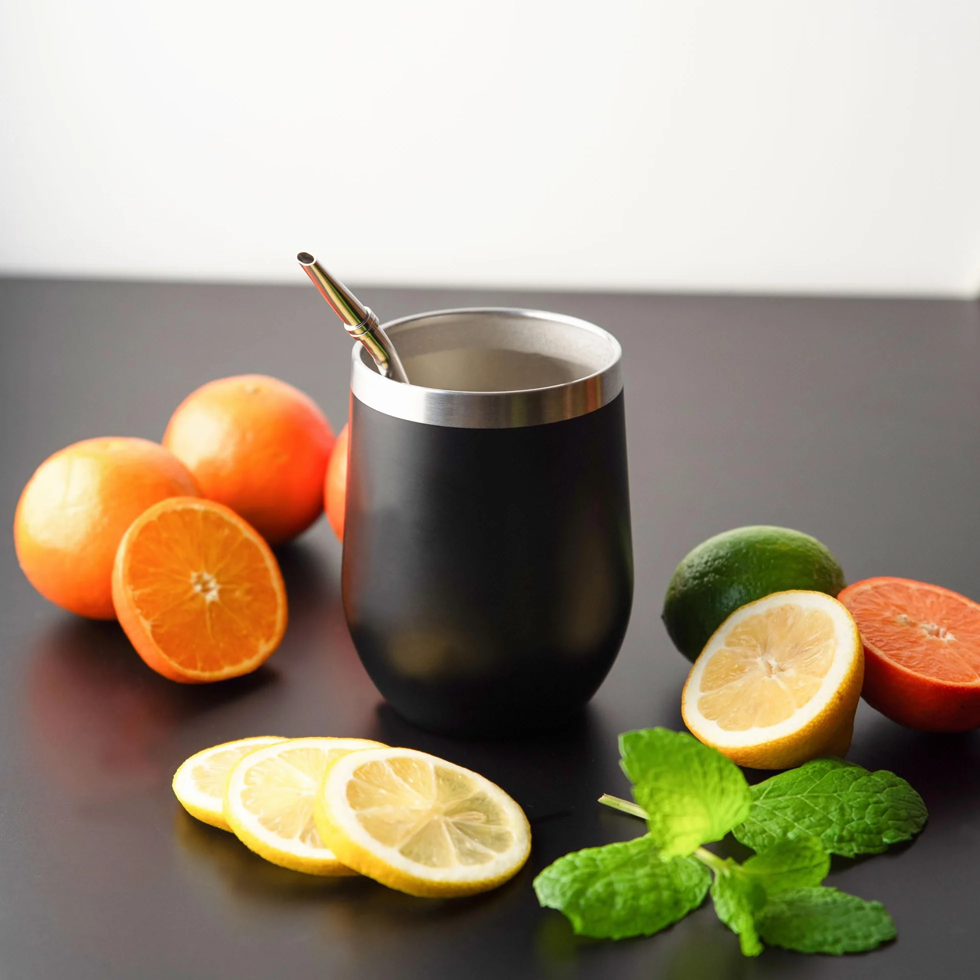 Aquafloow Kubek do Yerba Mate 350 ml + 2 Stalowe Słomki, Kubek z Podwójnymi Ściankami do Yerba Mate | Pokrywka Wolna od BPA, Zestaw do Herbaty ze Stali Nierdzewnej do Mate, Yerba – Czarny