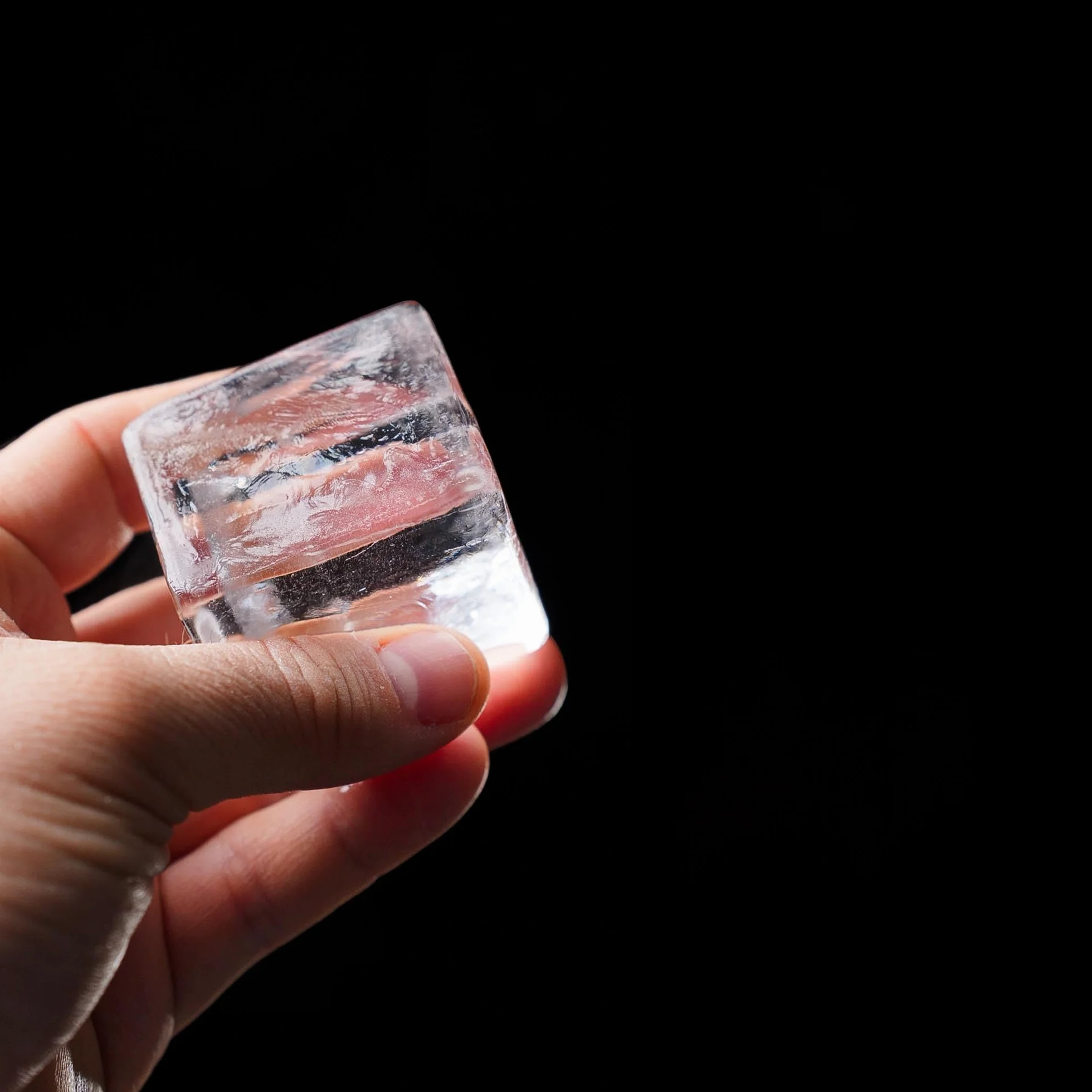 Kidia Mini Clear Ice Cube Maker – Forma na 16 Krystalicznych Kostek 3×3 cm – Technologia Kierunkowego Mrożenia – Silikon Spożywczy & Izolowana Skrzynka – Przezroczysty Lód do Koktajli