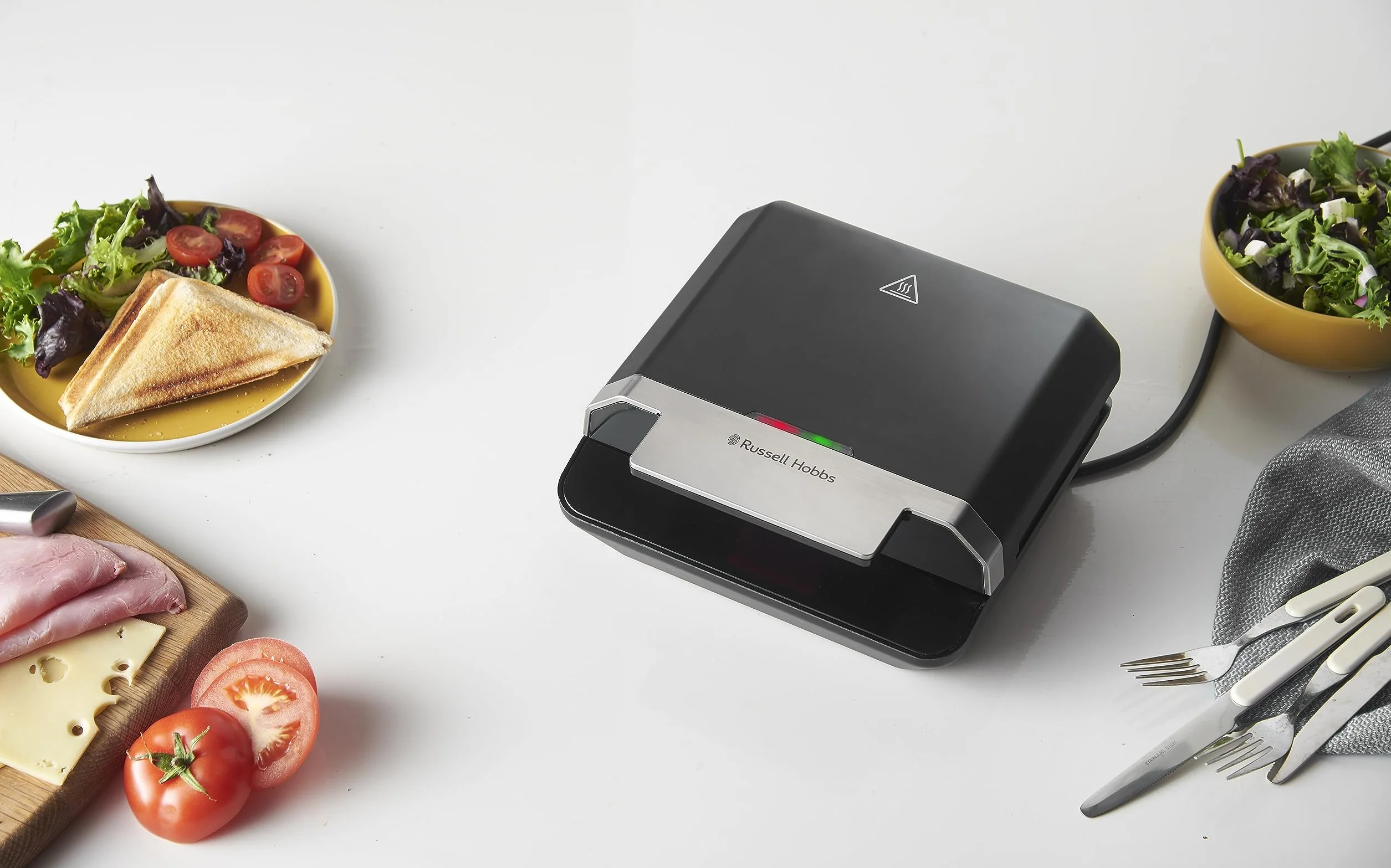 Russell Hobbs Opiekacz do kanapek, wytrzymałe nieprzywierające płyty, łatwy w czyszczeniu, szybkie nagrzewanie, bez BPA, przechowywanie w pionie, 750W, czarny, Creations Easy Clean, 26800-56