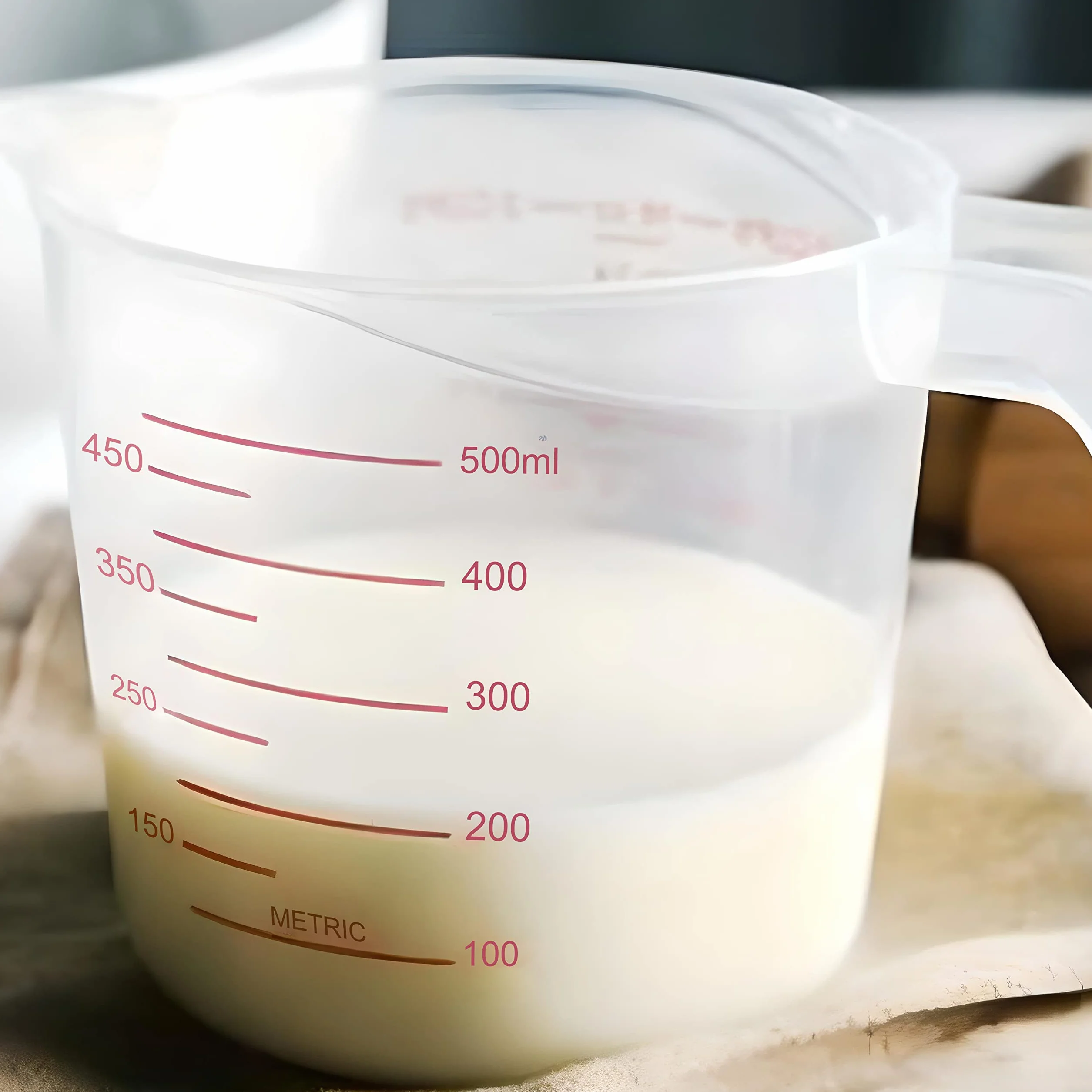 Rotto Kubek z miarką 0,5 l | odporny na stłuczenia, nadaje się do mycia w zmywarce, przezroczysty, czerwona skala, tworzywo sztuczne, do kuchni, gospodarstwa domowego, warsztatu i laboratorium