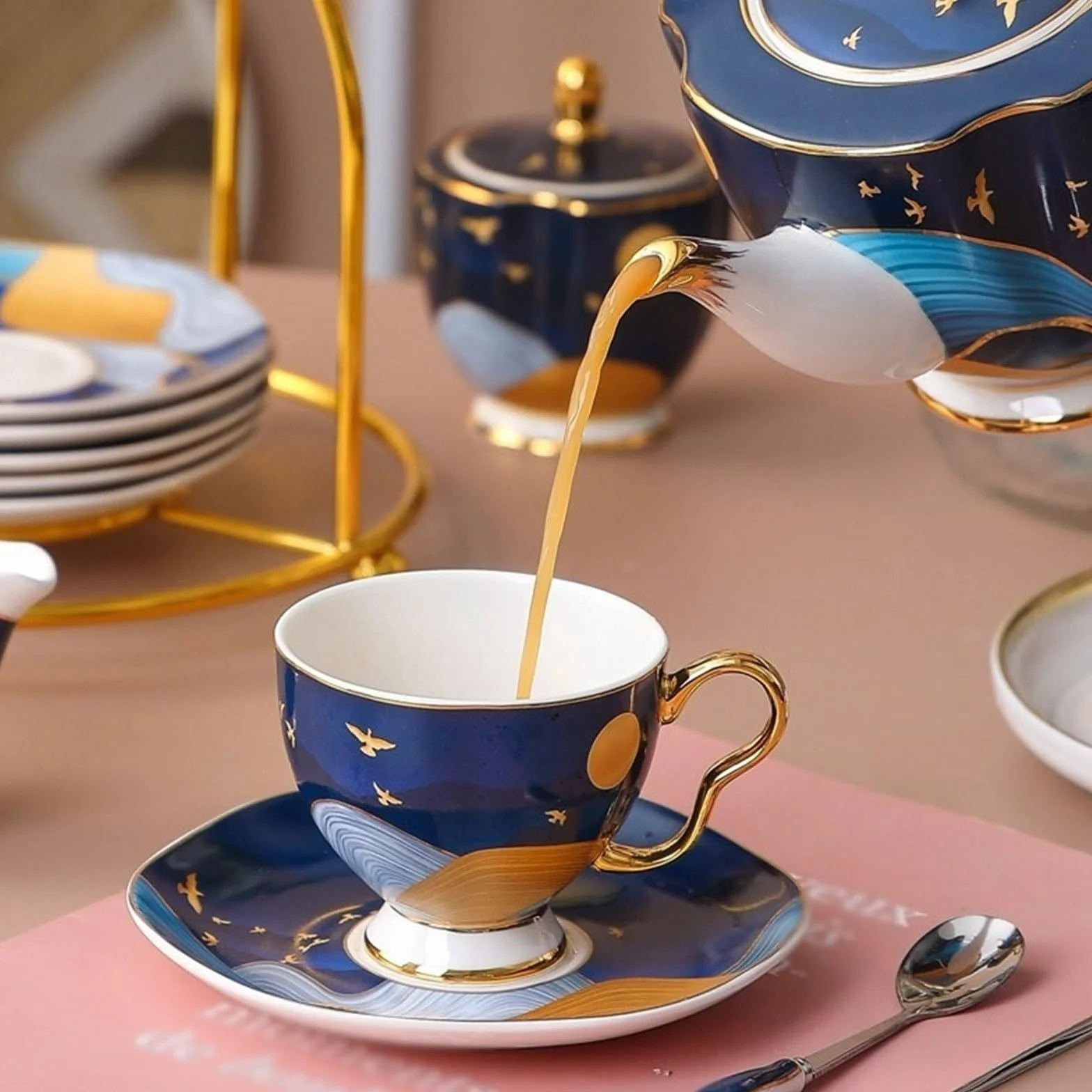 Kubek do kawy - lekki luksusowy wysokiej jakości zestaw filiżanek i spodków z porcelany kostnej - eleganckie kubki do herbaty kwiatowej na brytyjską popołudniową herbatę, idealne świąteczne prezenty