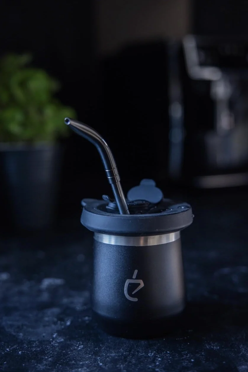 Zestaw Yerba Mate Un Mate® MateGo Termolid DualFlow PRO Obsidian Black – termos 1000 ml, matero 230 ml, bombilla, czyścik, zestaw prezentowy premium (Black)