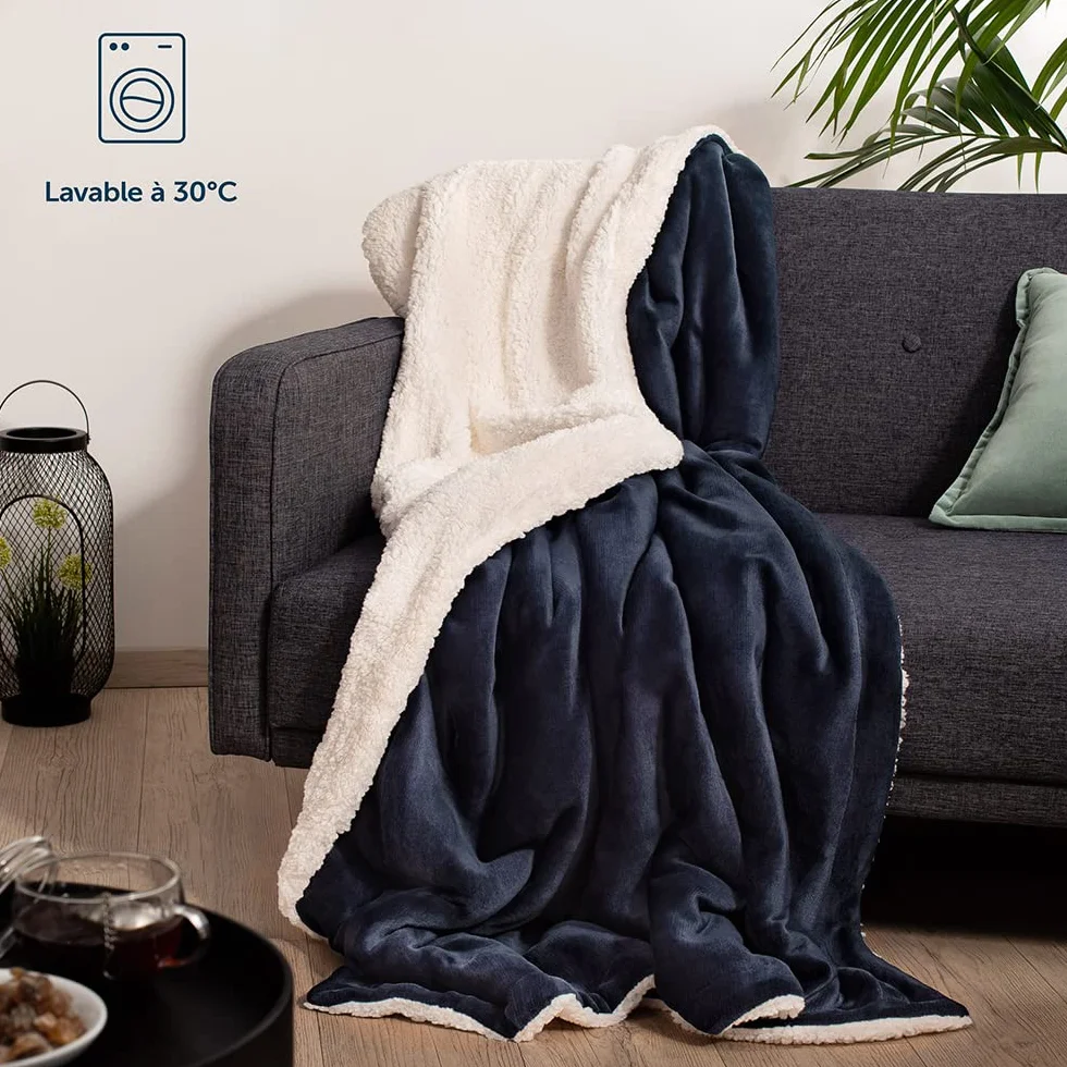 Blumtal Premium Sherpa Kuscheldecke miękka – Koc do mieszkania 150x200 cm – certyfikowany przez OEKO-TEX – koc w kolorze Dark Ocean-Niebieski