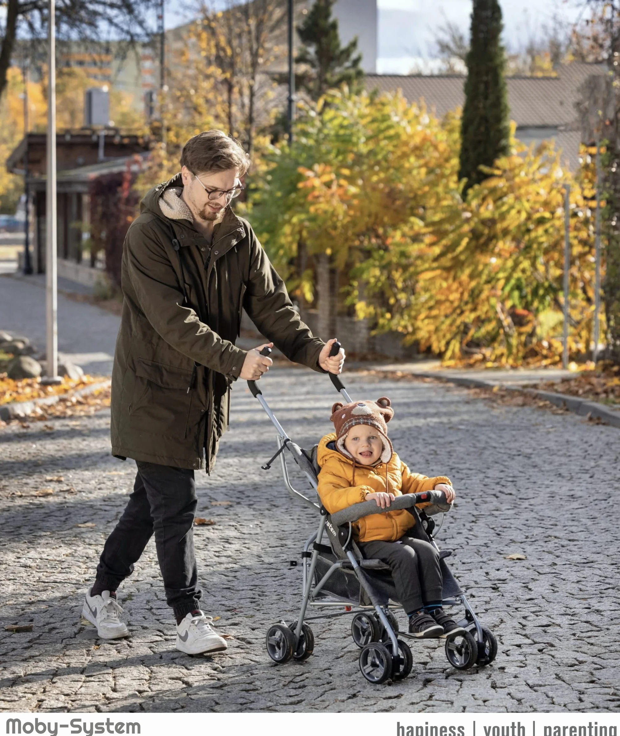 Moby-System Wózek Dziecięcy, Spacerówka, Lekki Wózek dla Dziecka, dla Dzieci do 14 kg, Regulowane Oparcie, Podwójne, Obrotowe Koła z Pianki, Składany, z Daszkiem i Pokrowcem Przeciwdeszczowym, Szary