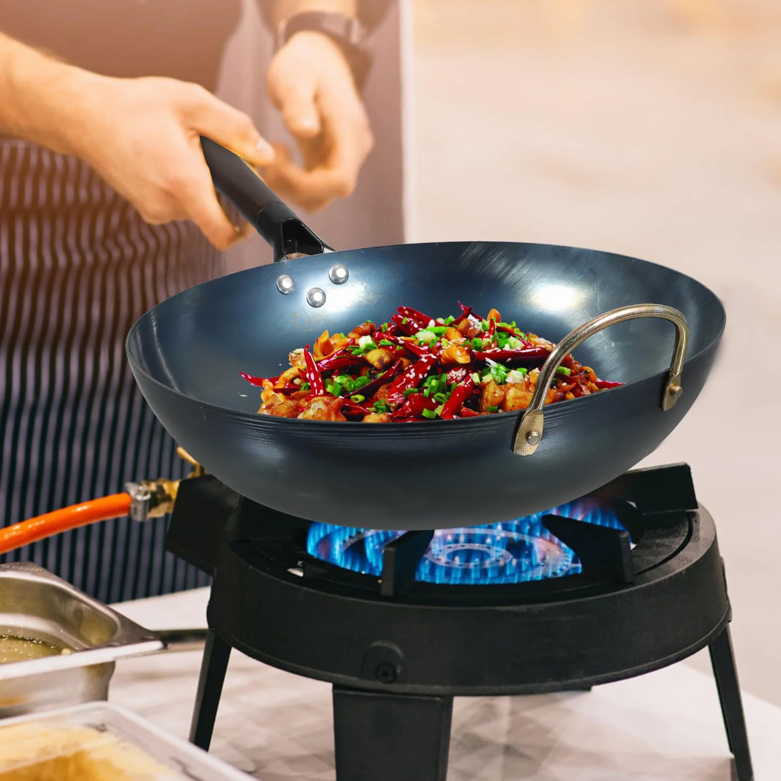Wielofunkcyjna Patelnia Wok Żeliwna z Drewnianym Uchwytami Tradycyjna Patelnia Do Gotowania Idealna Do Domowego Użytku Gładkie Dno Dla Równomiernego Rozkładu Ciepła