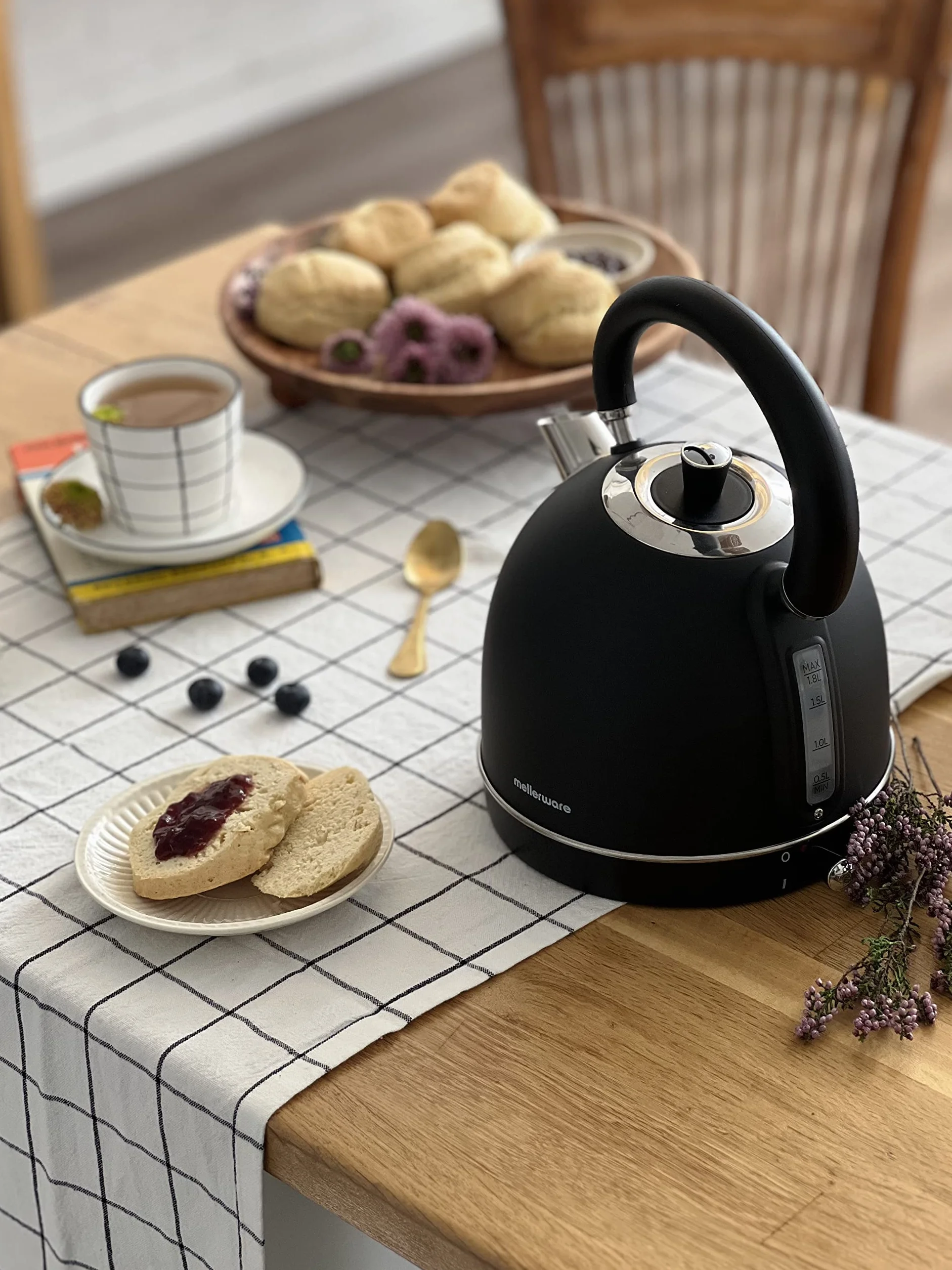 Mellerware - Czajnik elektryczny Inox Spring! 2200W | Wskaźnik poziomu wody | 0-100 ° C Szybkie nagrzewanie <3 min 1.8L | Baza 360º | Bez BPA | Elegancki zestaw do herbaty | Czarny