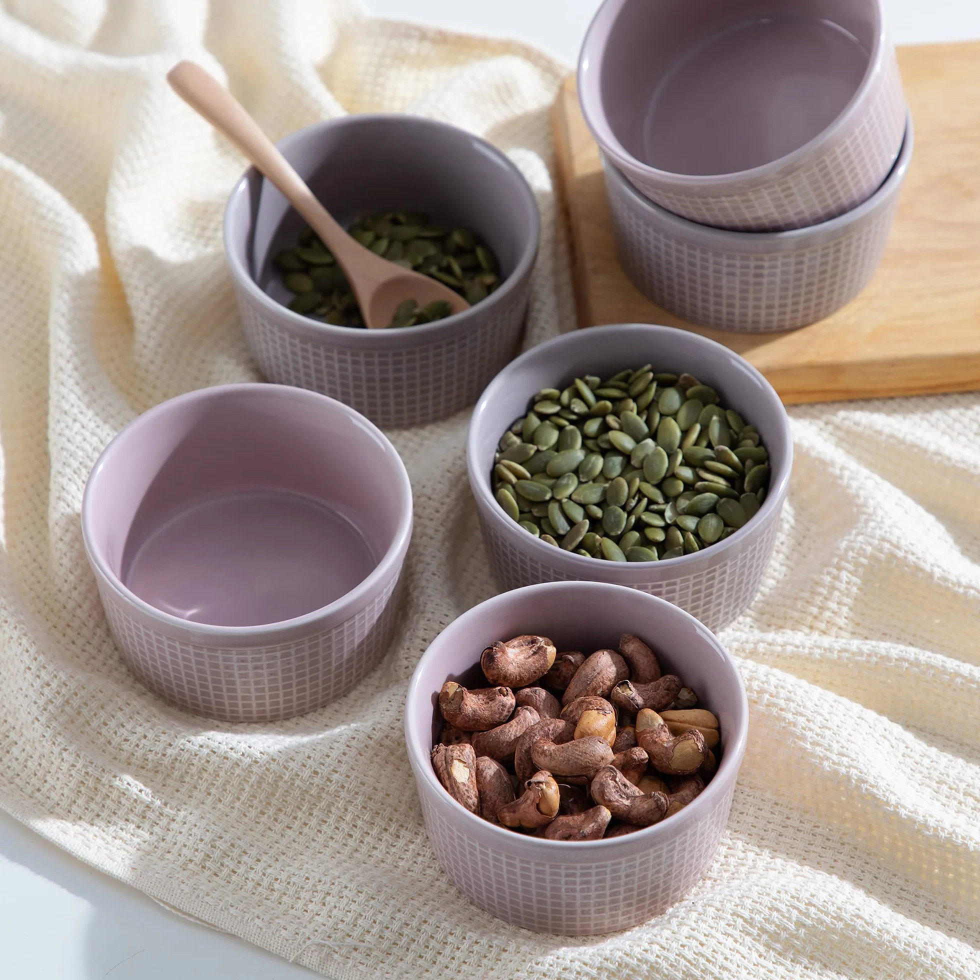 vancasso, Ceramiczne 4'' (10 cm) Ramekins zestaw 6, seria Karo - klasyczne dania sufflé Crème Brûlée naczynie do ciast, czekoladek, myszy, puddingów - wszechstronne naczynie do serwowania oliwek, orzechów, dipów.