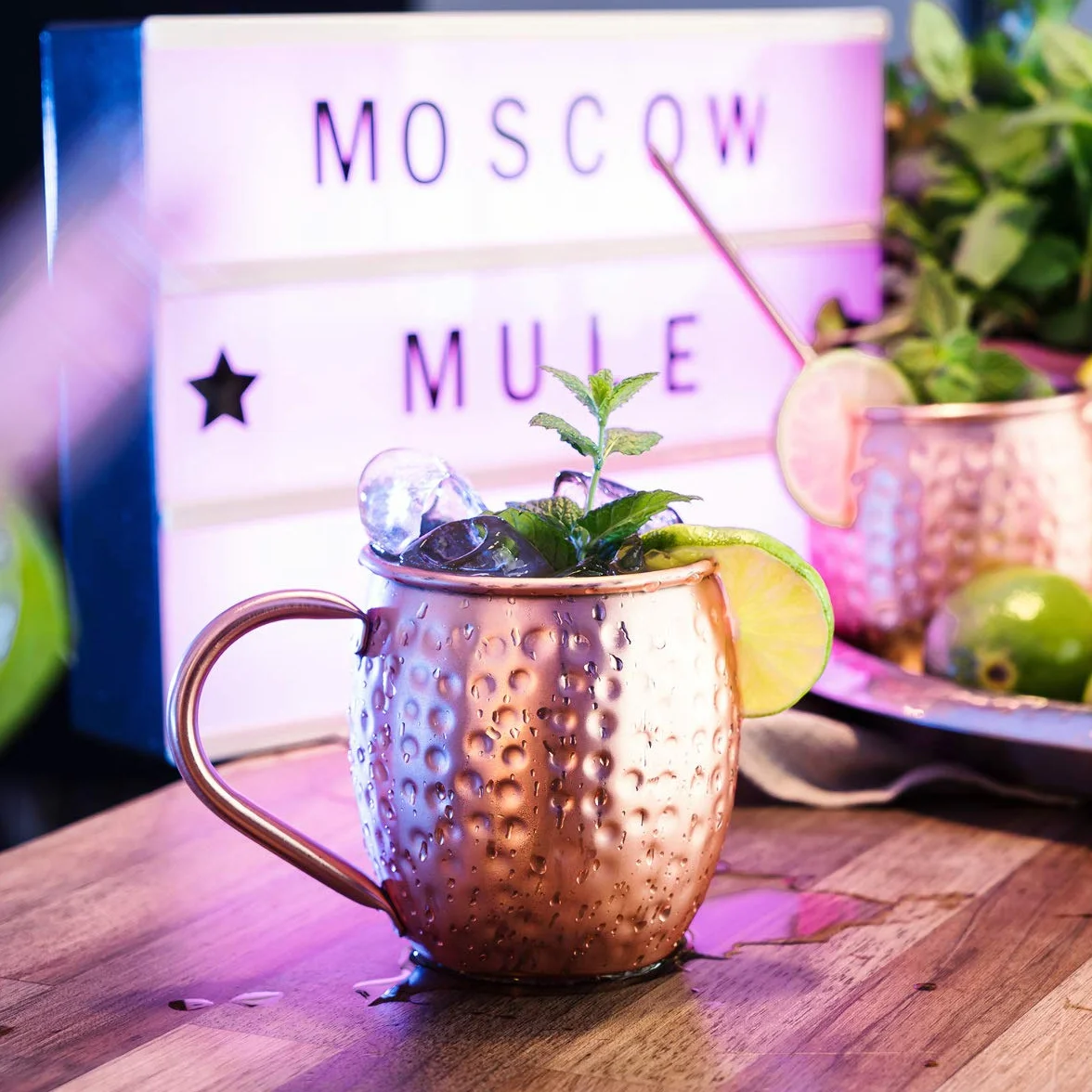 Navaris Moscow Mule zestaw 4 kubków – 4 x miedziane kubki do piwa z Moskwy Mule Gin – kubek koktajlowy młotkowany – filiżanka ze stali nierdzewnej z miedzią