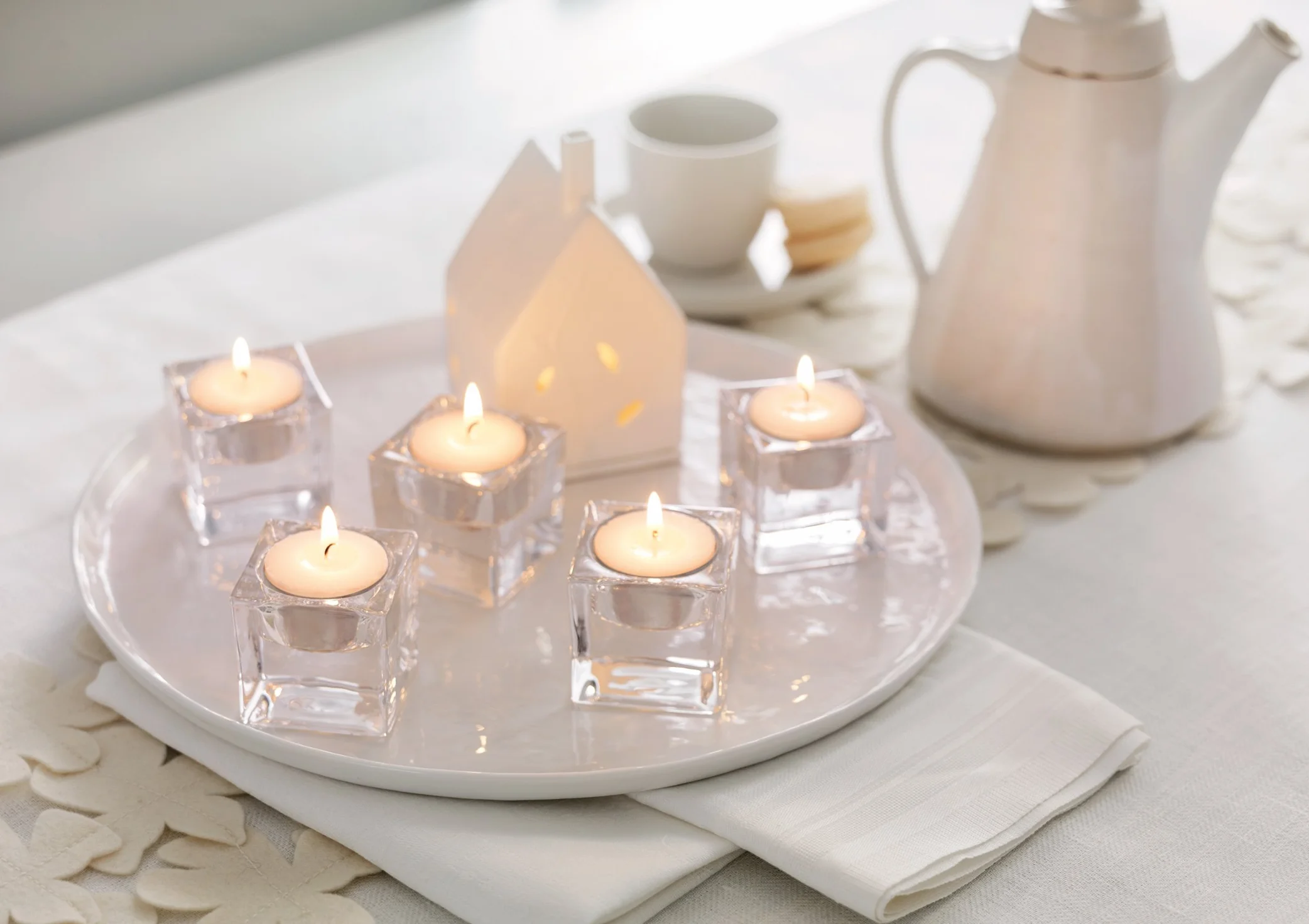 BOLSIUS Zestaw 100 bezzapachowych świec typu tealight, biały, 3,5 godz