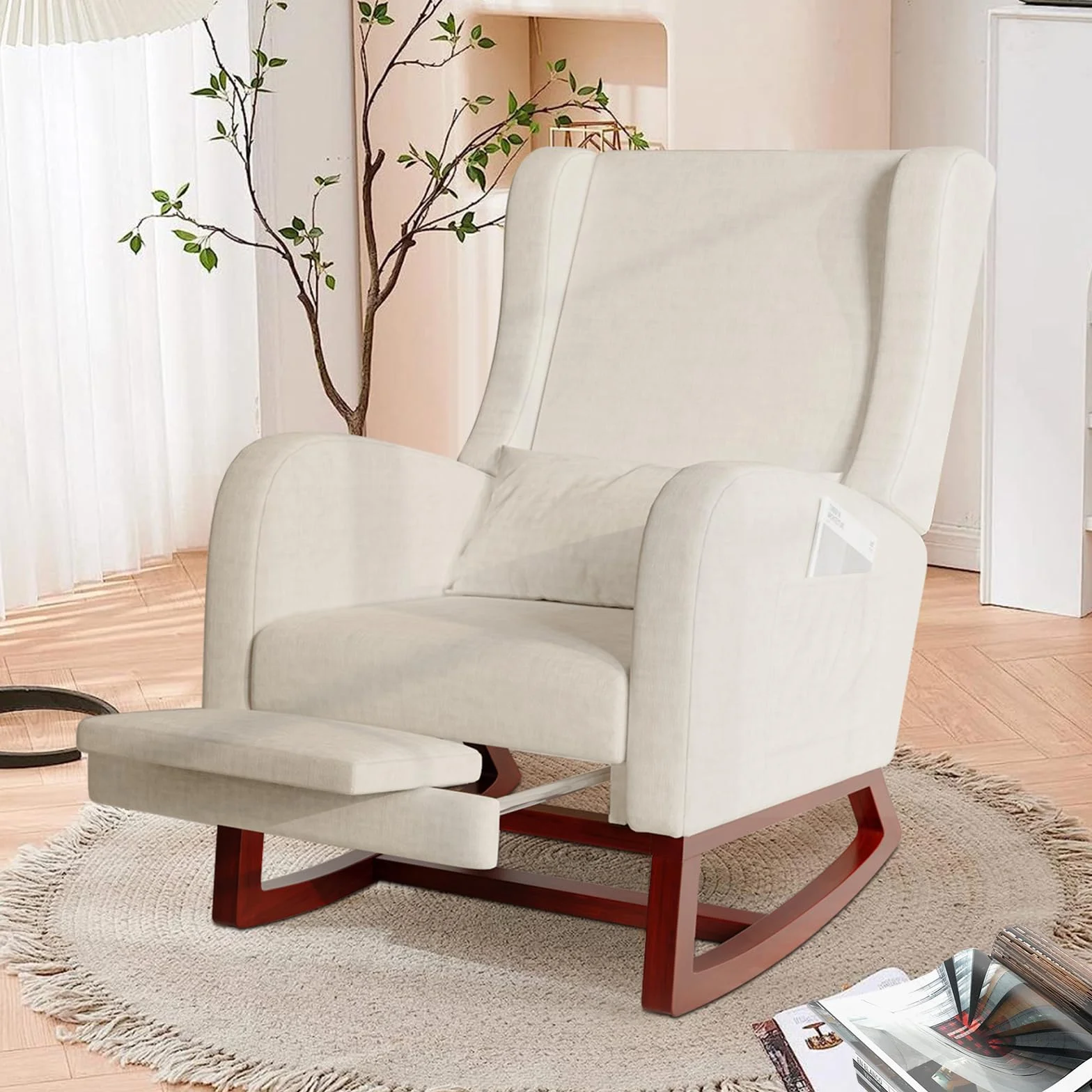 Fotel bujany tapicerowany z regulowanym podnóżkiem i poduszką lędźwiową, beżowy 67x64x99 cm