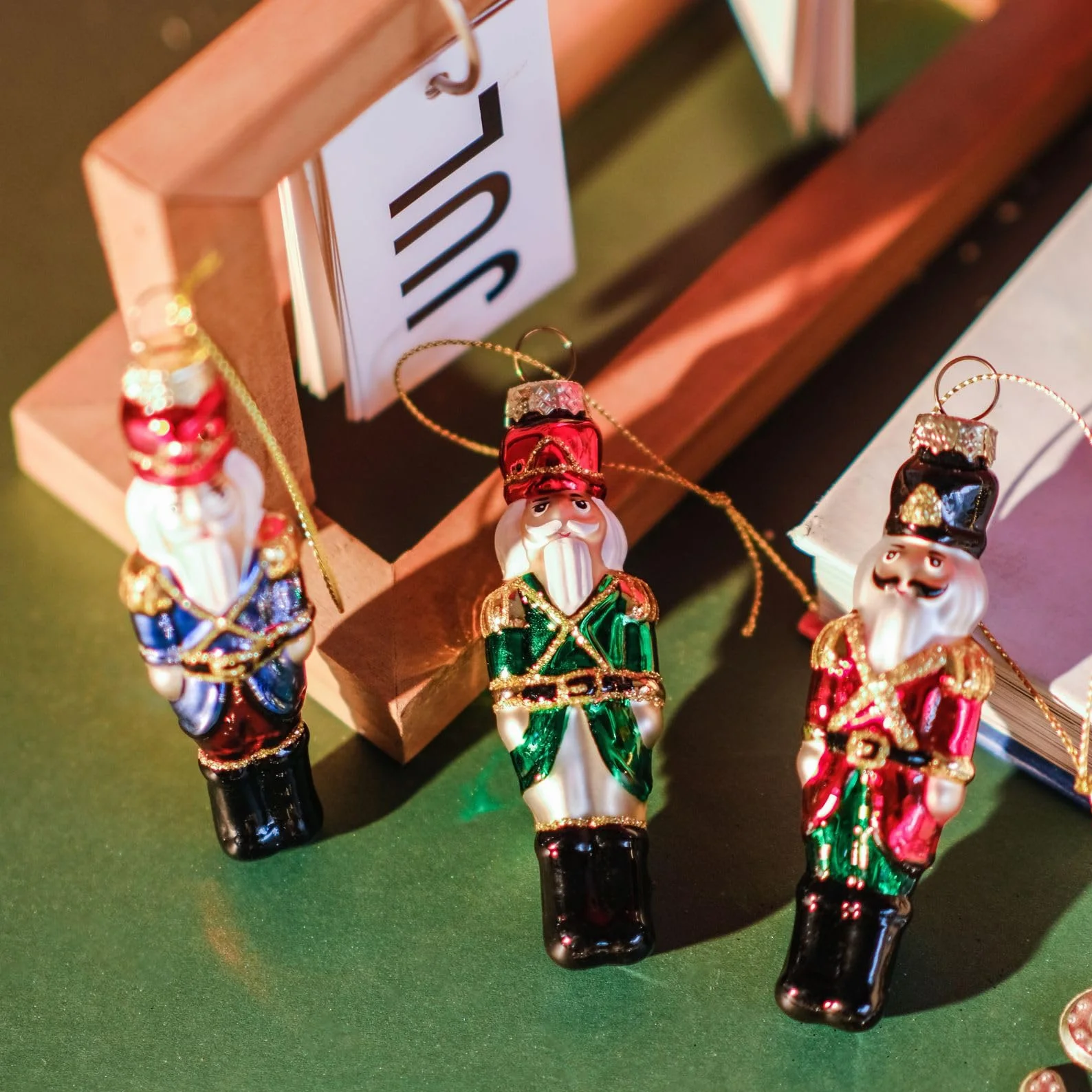 Zestaw ręcznie dmuchanych ozdób świątecznych dziadek do orzechów 3 szt. 9,6 cm szklane żołnierze