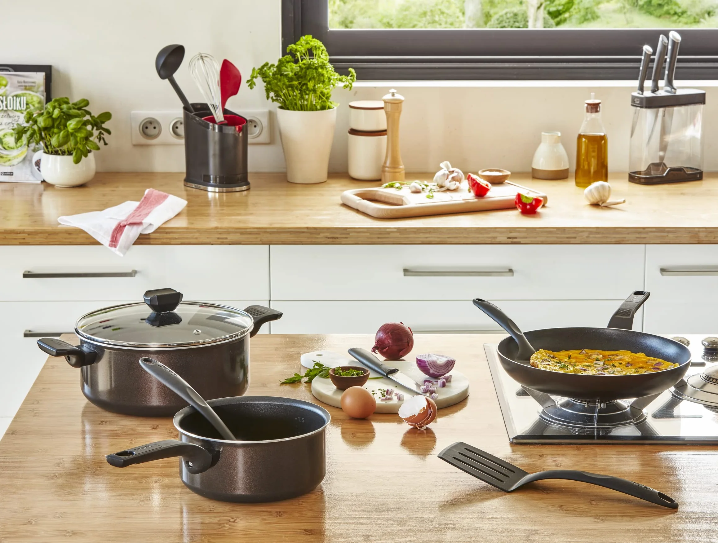 Tefal Sauteuse 24 cm z pokrywą, nieprzywierająca, Easy Cook&Clean, Made in France