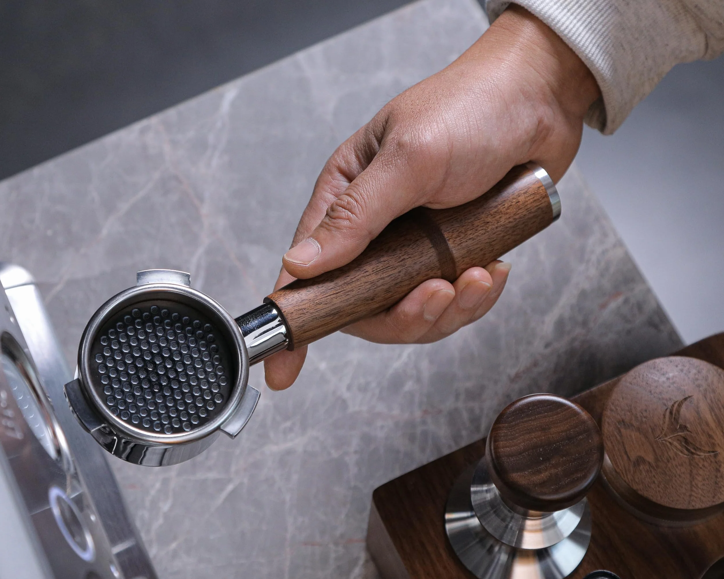 Espresso Bottomless Uchwyt filtra bez dna ze stali nierdzewnej z uchwytem z orzecha włoskiego (orzech, pasuje do 54 mm Sage/Breville)