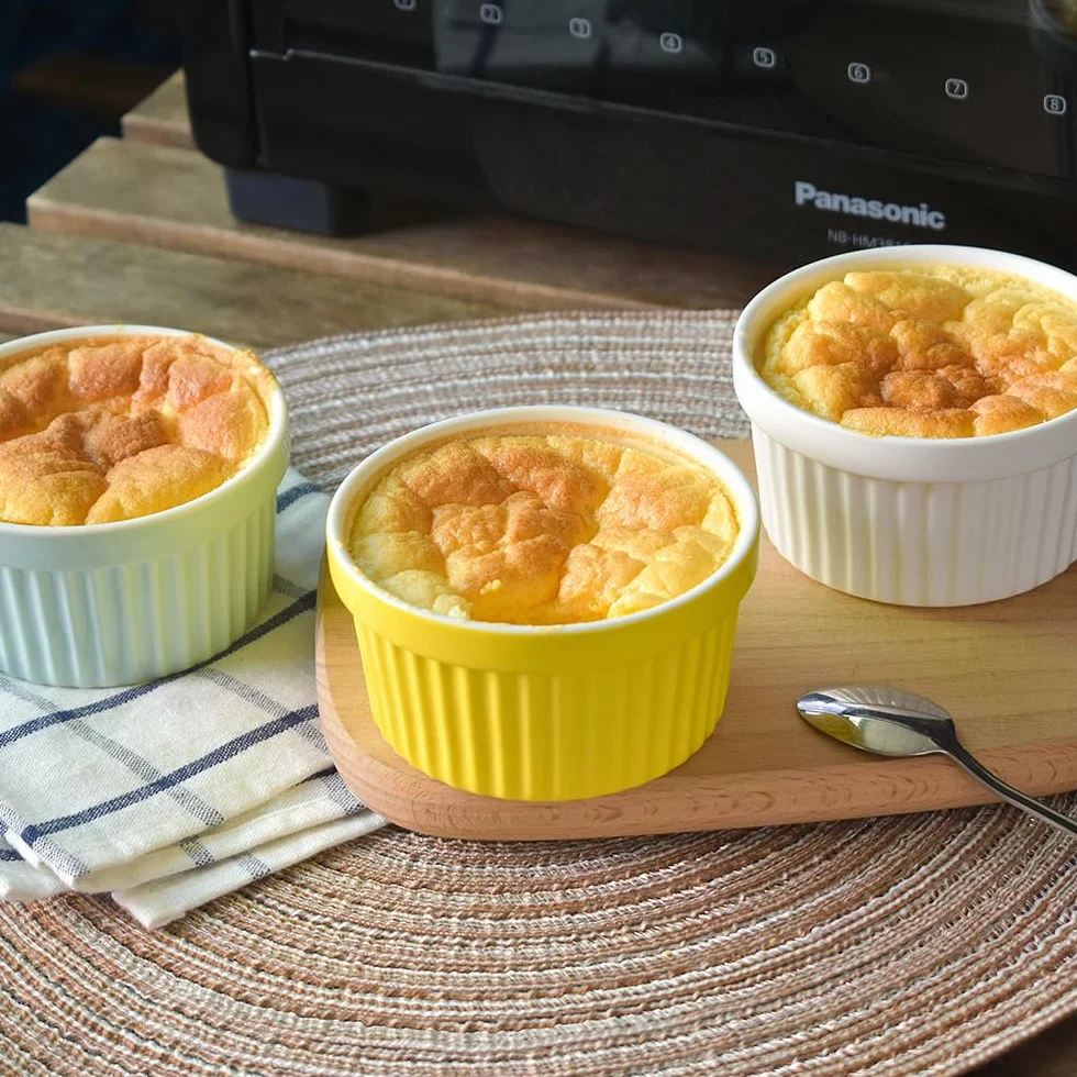 homEdge Porcelanowy zestaw Ramekins z pokrywką, 240 ml / 8 uncji, miska do lodów, Creme Brûlée Ramekins Soufflé, zestaw 6 sztuk, kolor biały