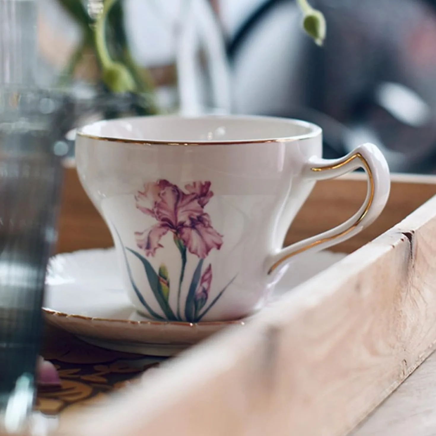 porcelanowa filiżanka i spodek, filiżanka do kawy, Ceramiczny kubek do kawy i spodek z wzorem Iris, porcelanowy zestaw do herbaty dla kobiet, filiżanki do latte