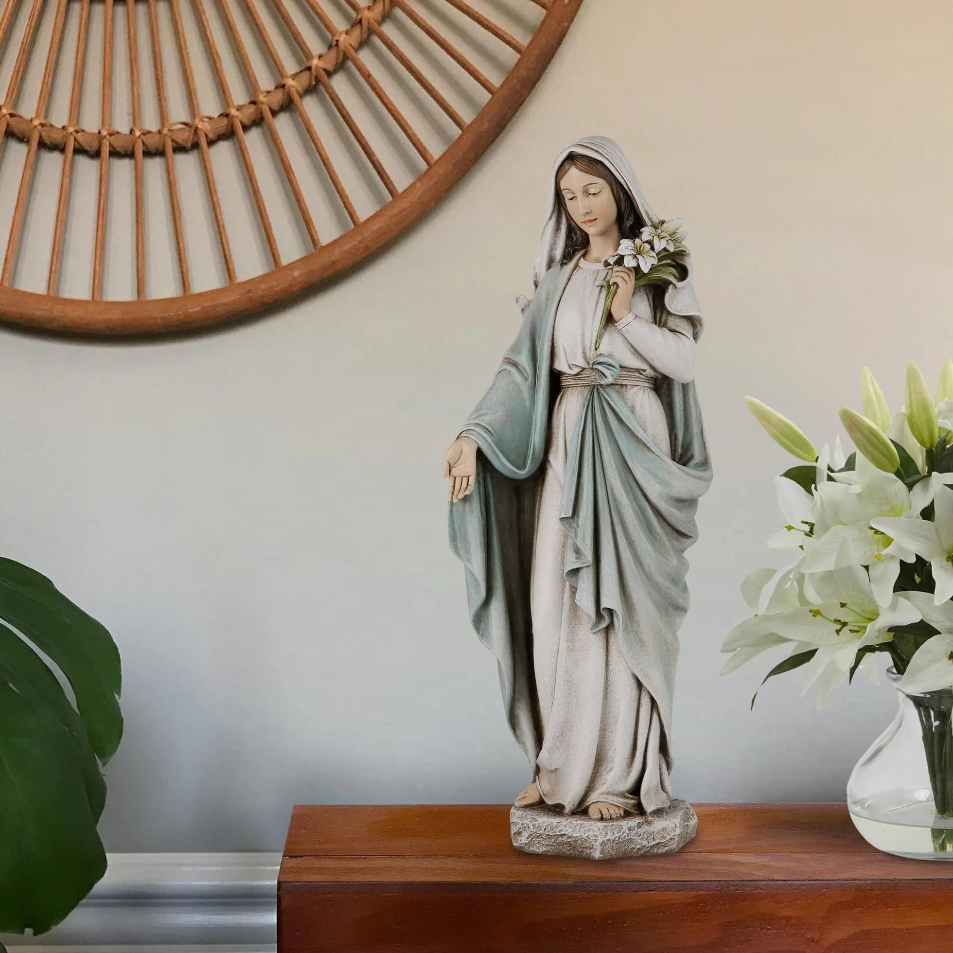 Pomnik Matki Bożej Błogosławionej Marii: statua Matki Bożej Maryi Panny, elegancka dekoracja domu, ręcznie malowana, Santa Maria z lilami, kolekcja Renaissance